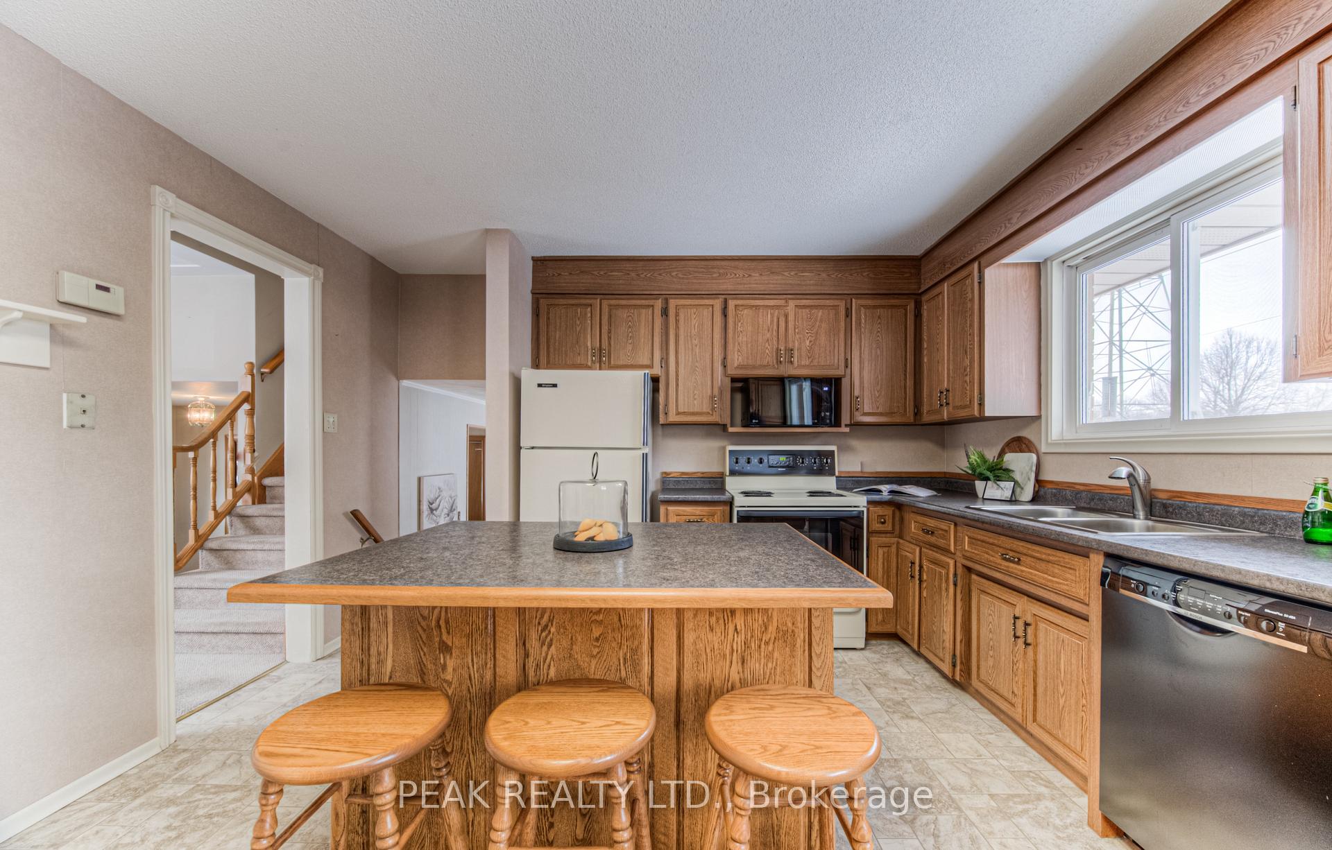 Photo 25 of 35 Dalewood Drive, Kitchener — HOMEH