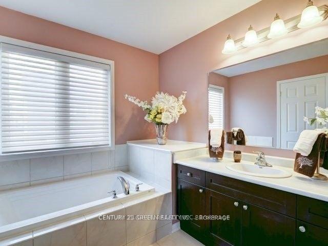 Photo 15 of 73 Ruhl Drive, Milton, Willmott — HOMEH