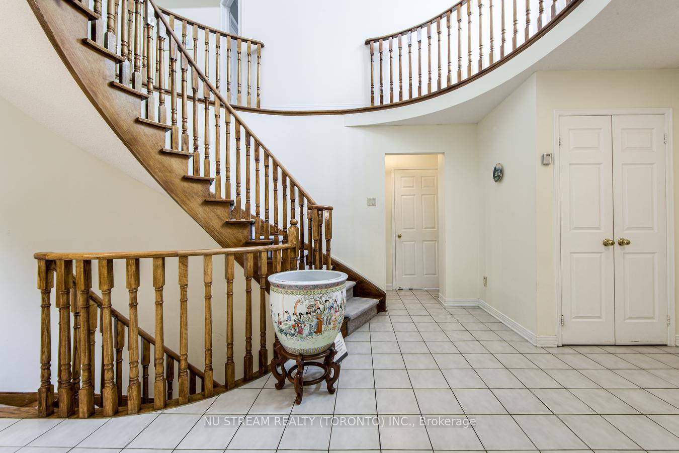 Photo 5 of 61 Coledale Road, Markham, Unionville — HOMEH