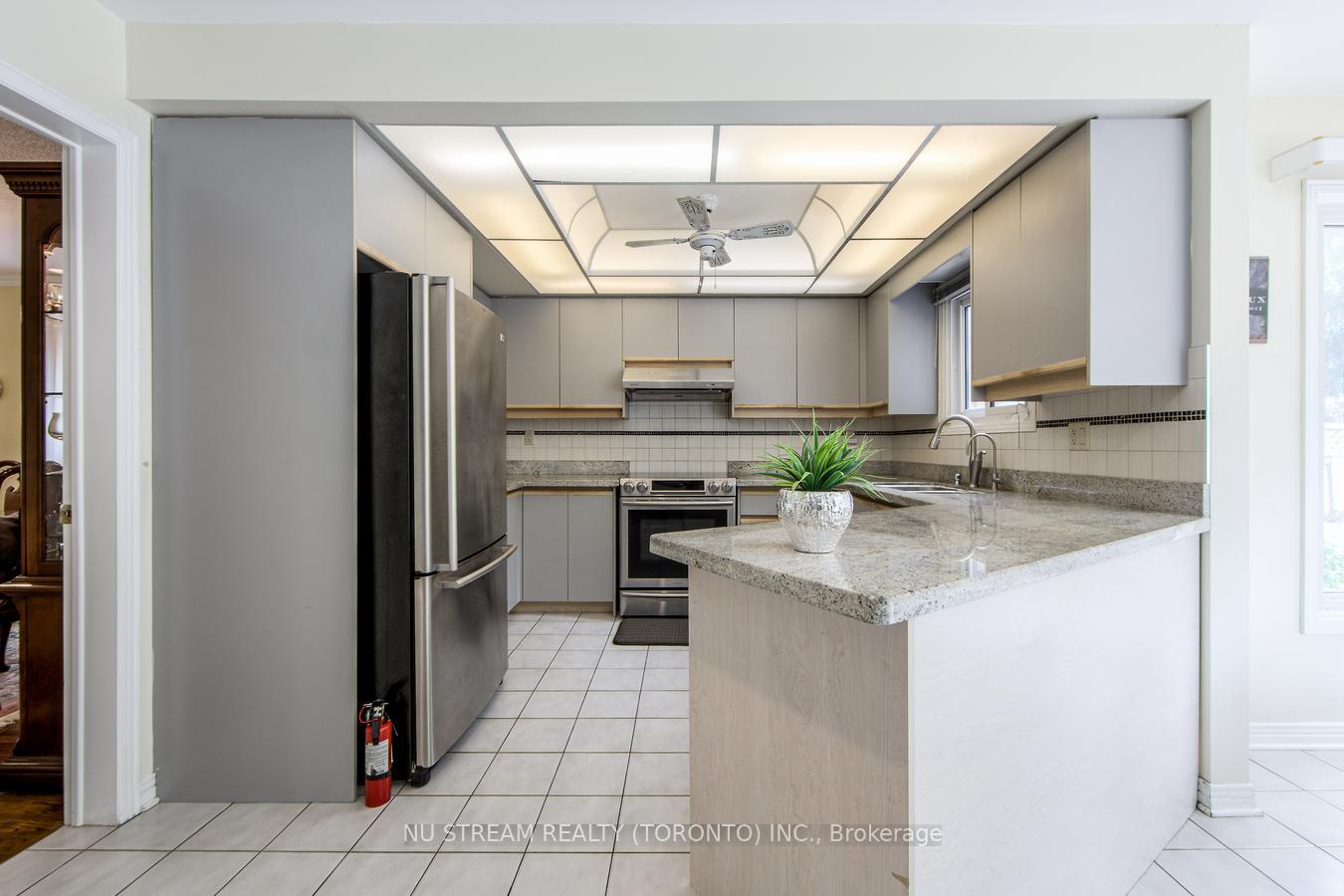 Photo 12 of 61 Coledale Road, Markham, Unionville — HOMEH