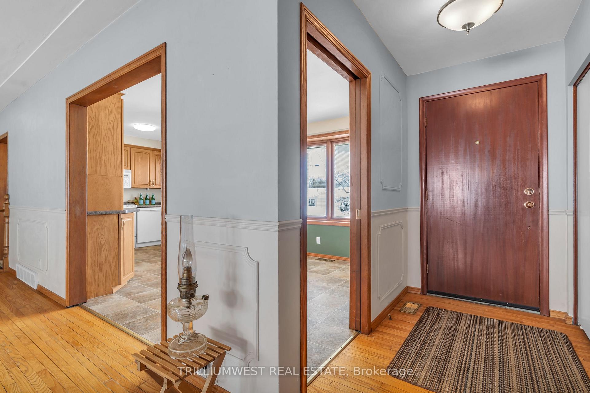 Photo 4 of 45 Larkspur Crescent, Kitchener — HOMEH