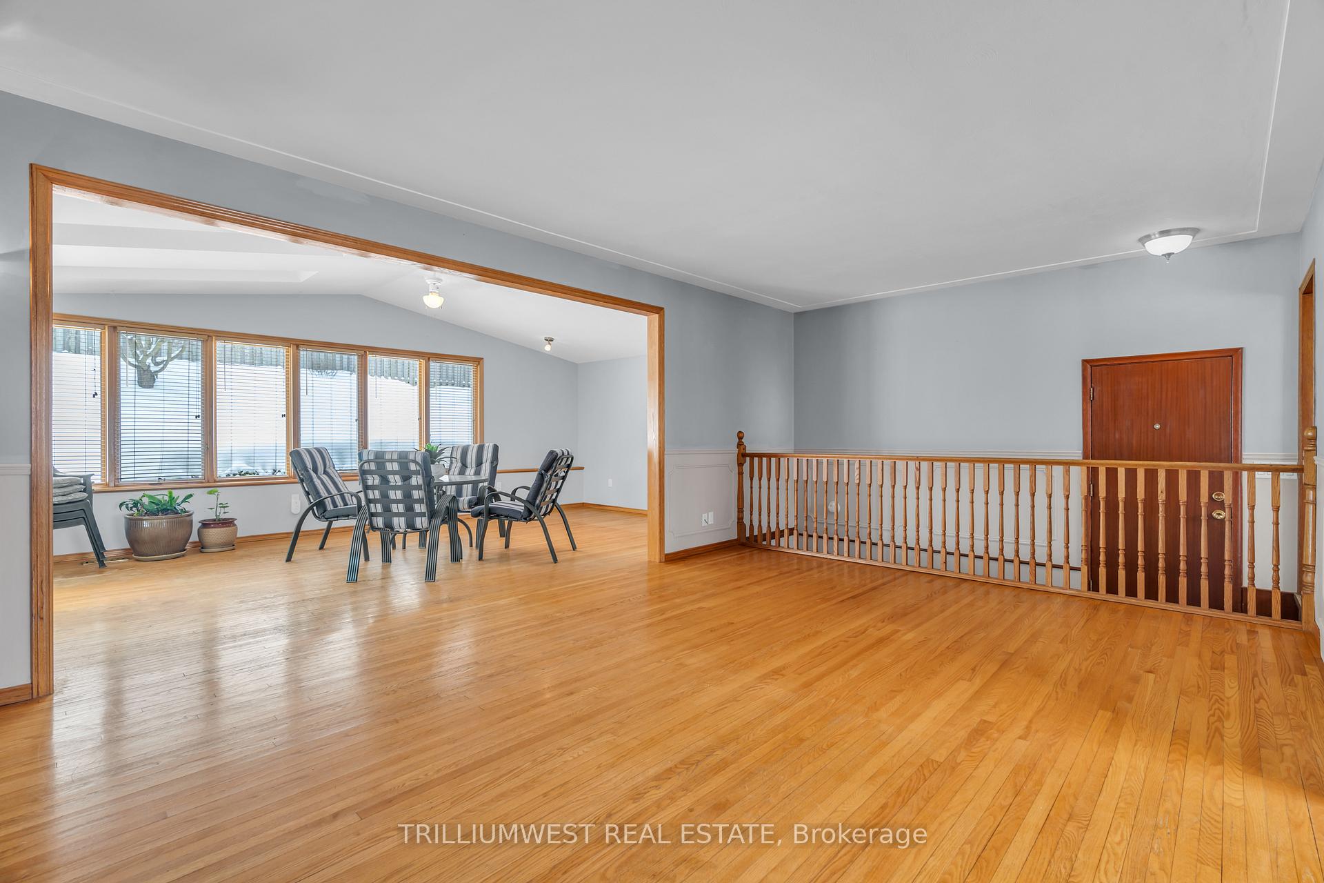 Photo 8 of 45 Larkspur Crescent, Kitchener — HOMEH