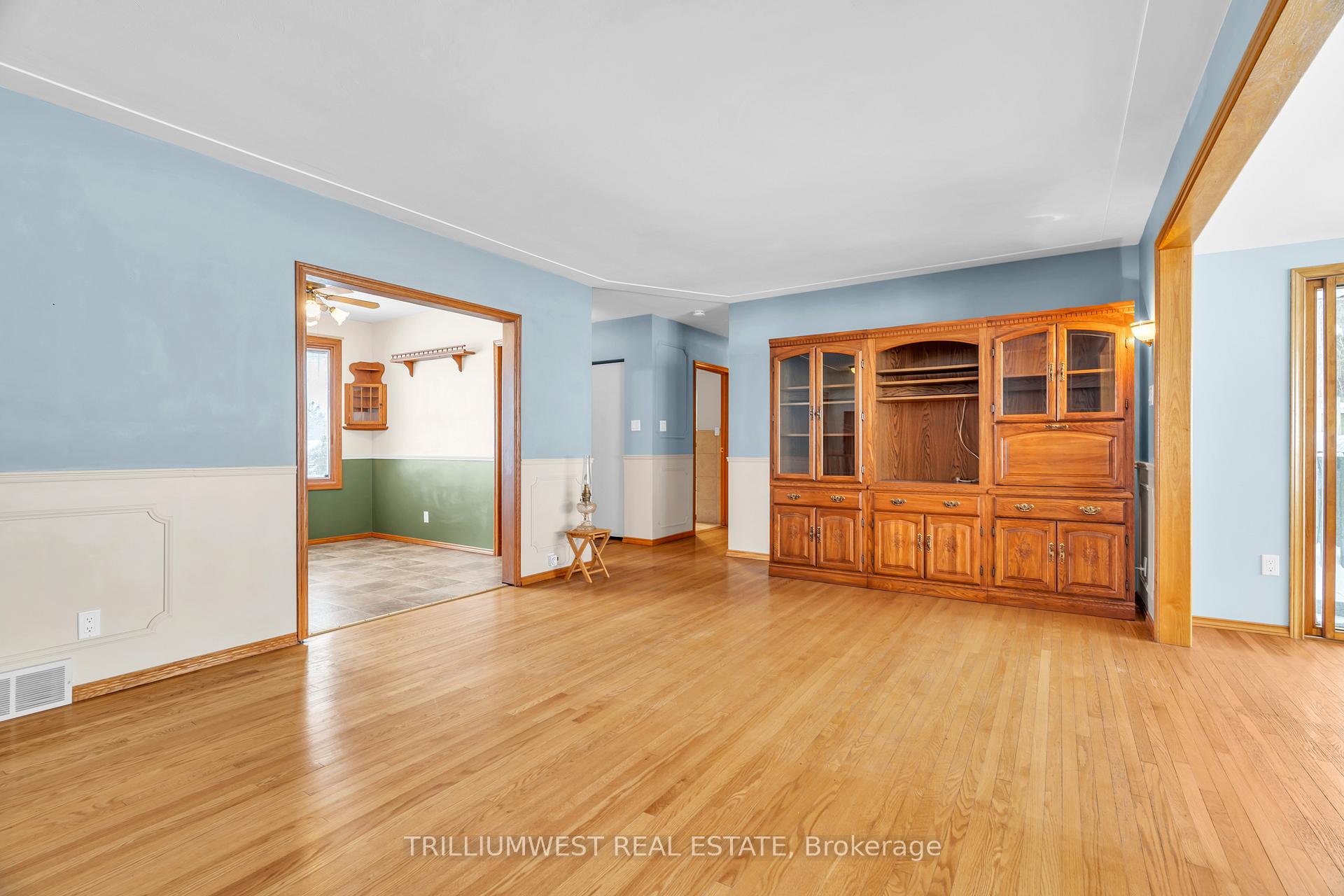 Photo 10 of 45 Larkspur Crescent, Kitchener — HOMEH