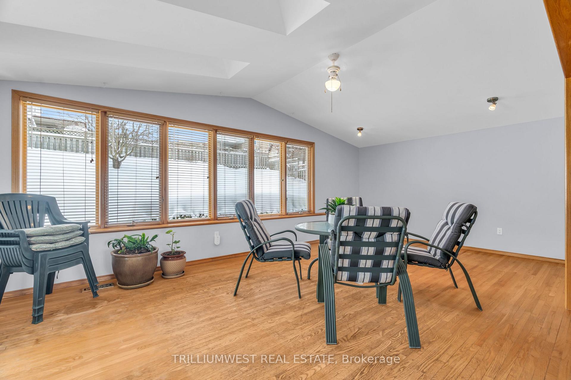 Photo 12 of 45 Larkspur Crescent, Kitchener — HOMEH