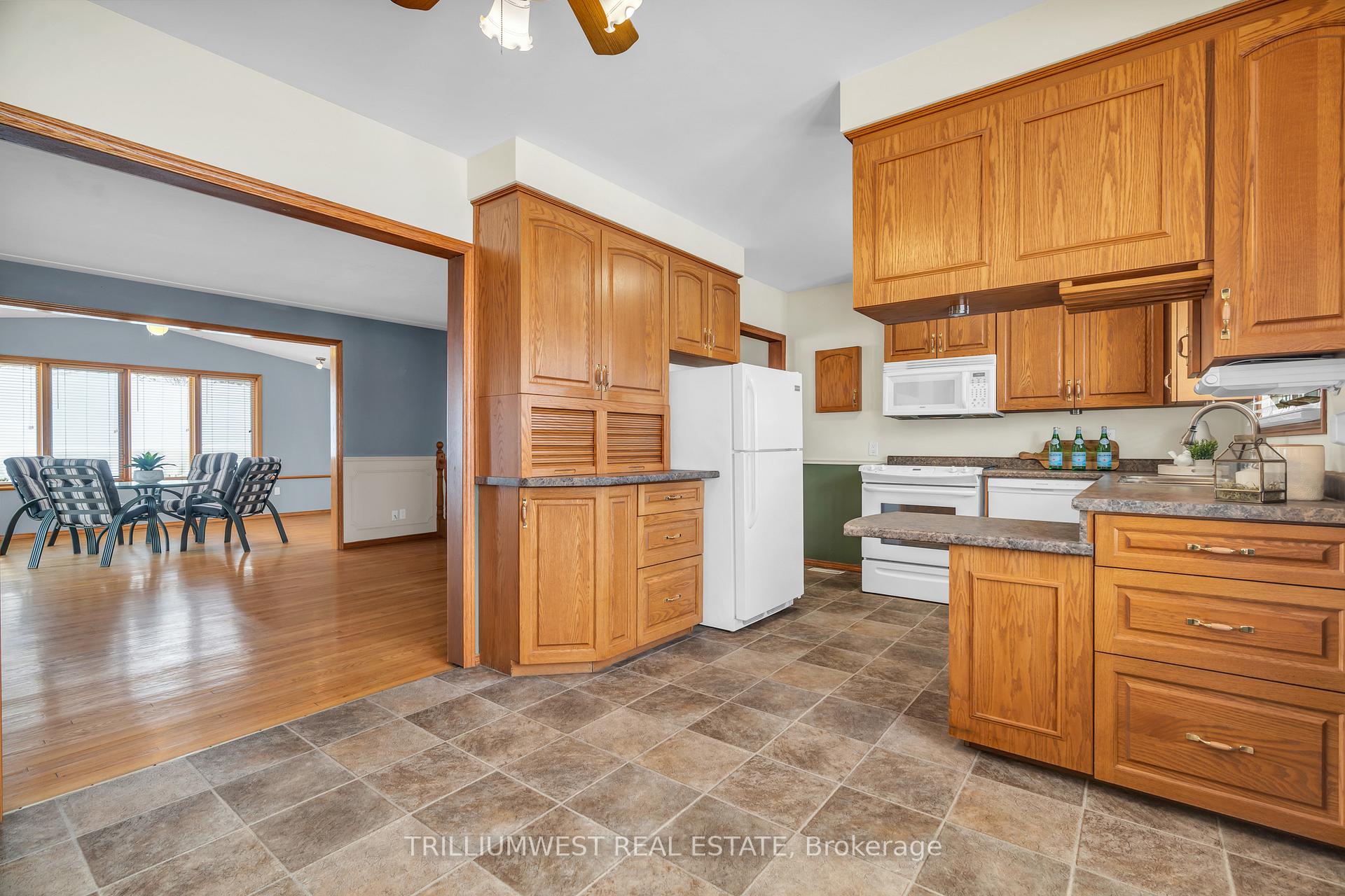 Photo 15 of 45 Larkspur Crescent, Kitchener — HOMEH