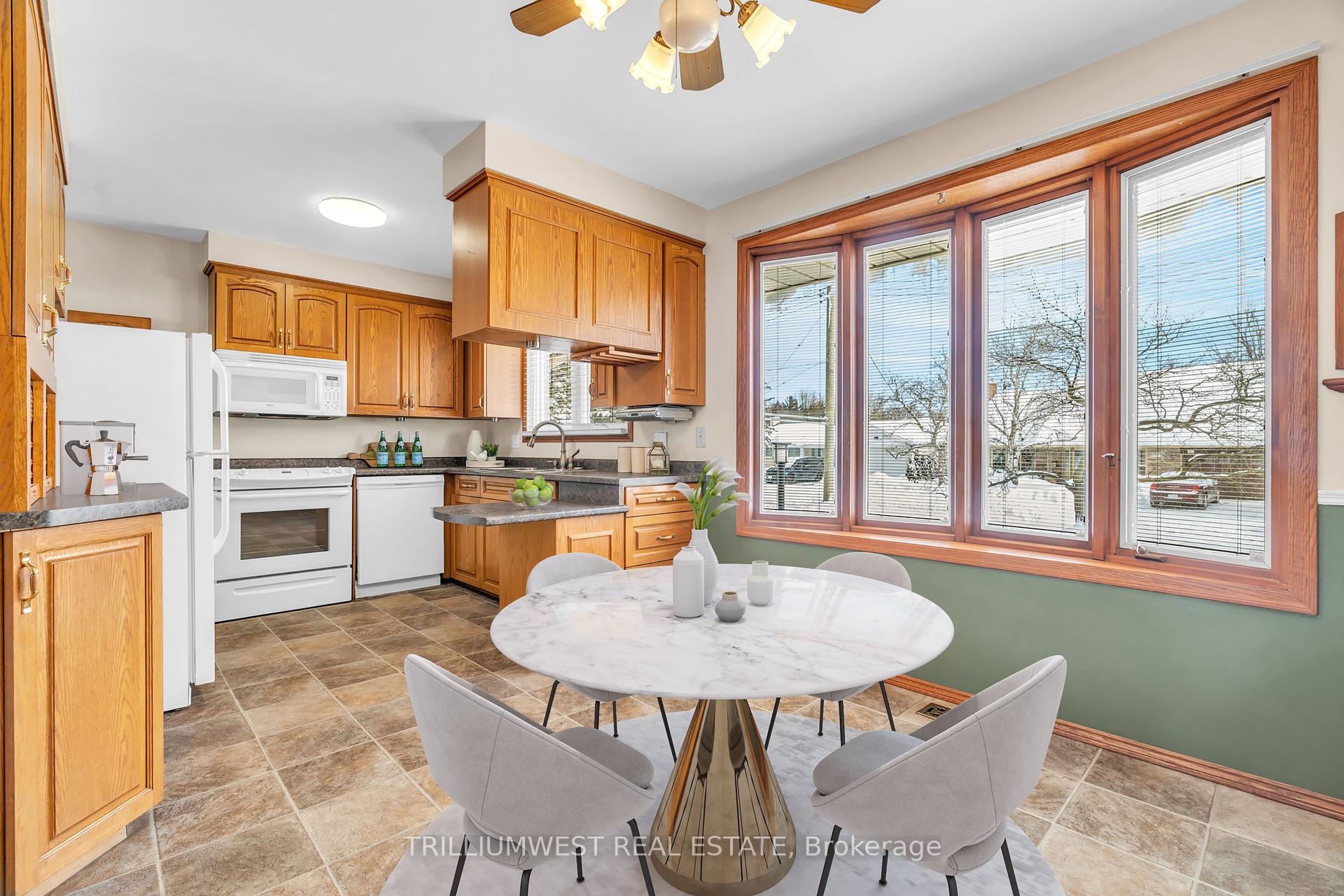 Photo 16 of 45 Larkspur Crescent, Kitchener — HOMEH
