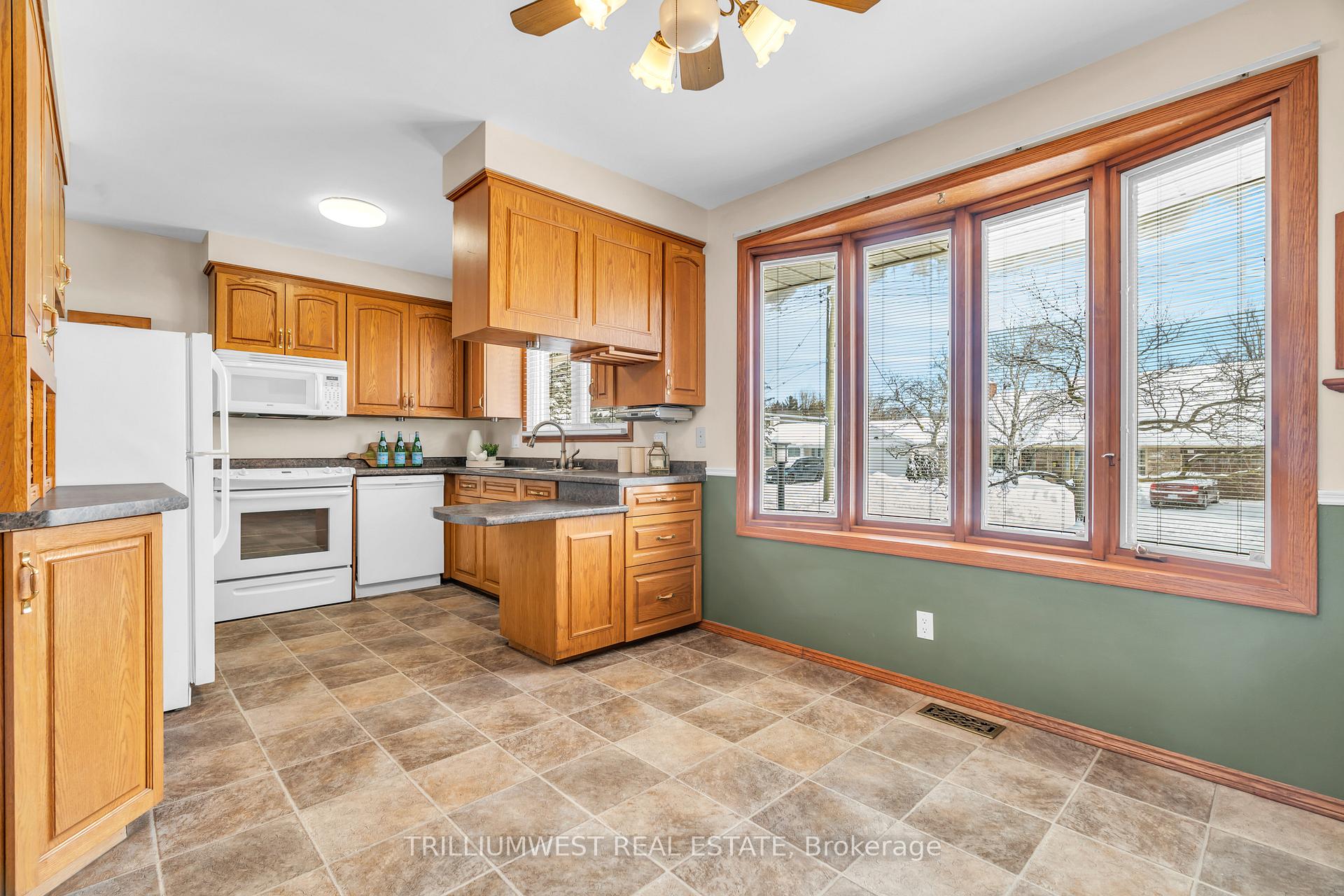 Photo 17 of 45 Larkspur Crescent, Kitchener — HOMEH