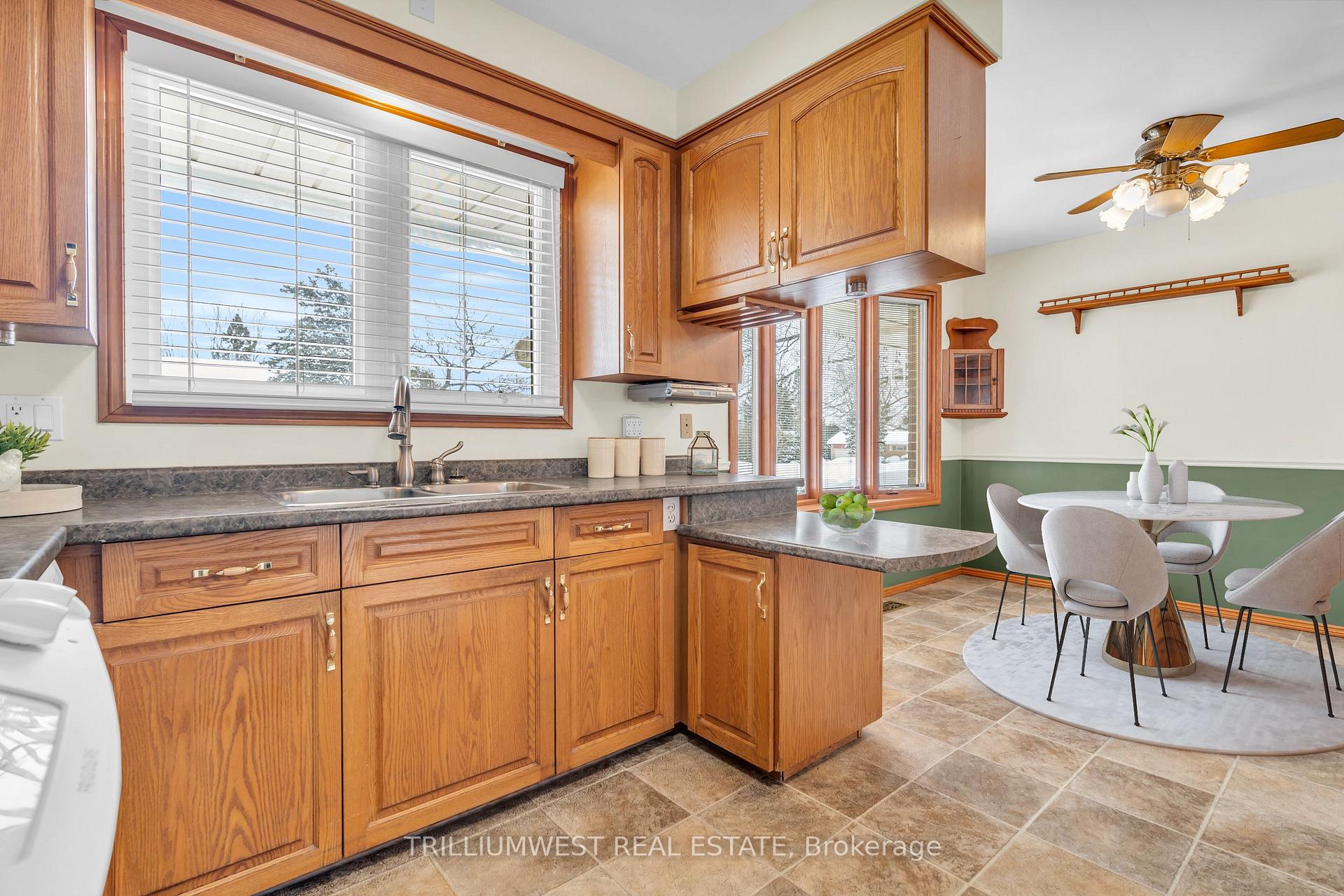 Photo 18 of 45 Larkspur Crescent, Kitchener — HOMEH