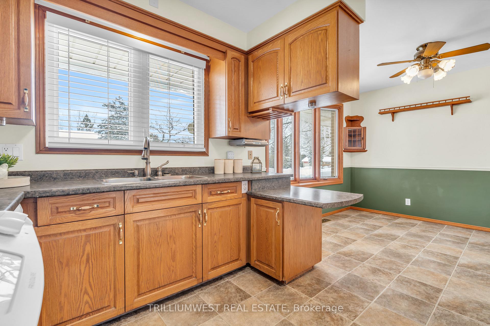 Photo 19 of 45 Larkspur Crescent, Kitchener — HOMEH