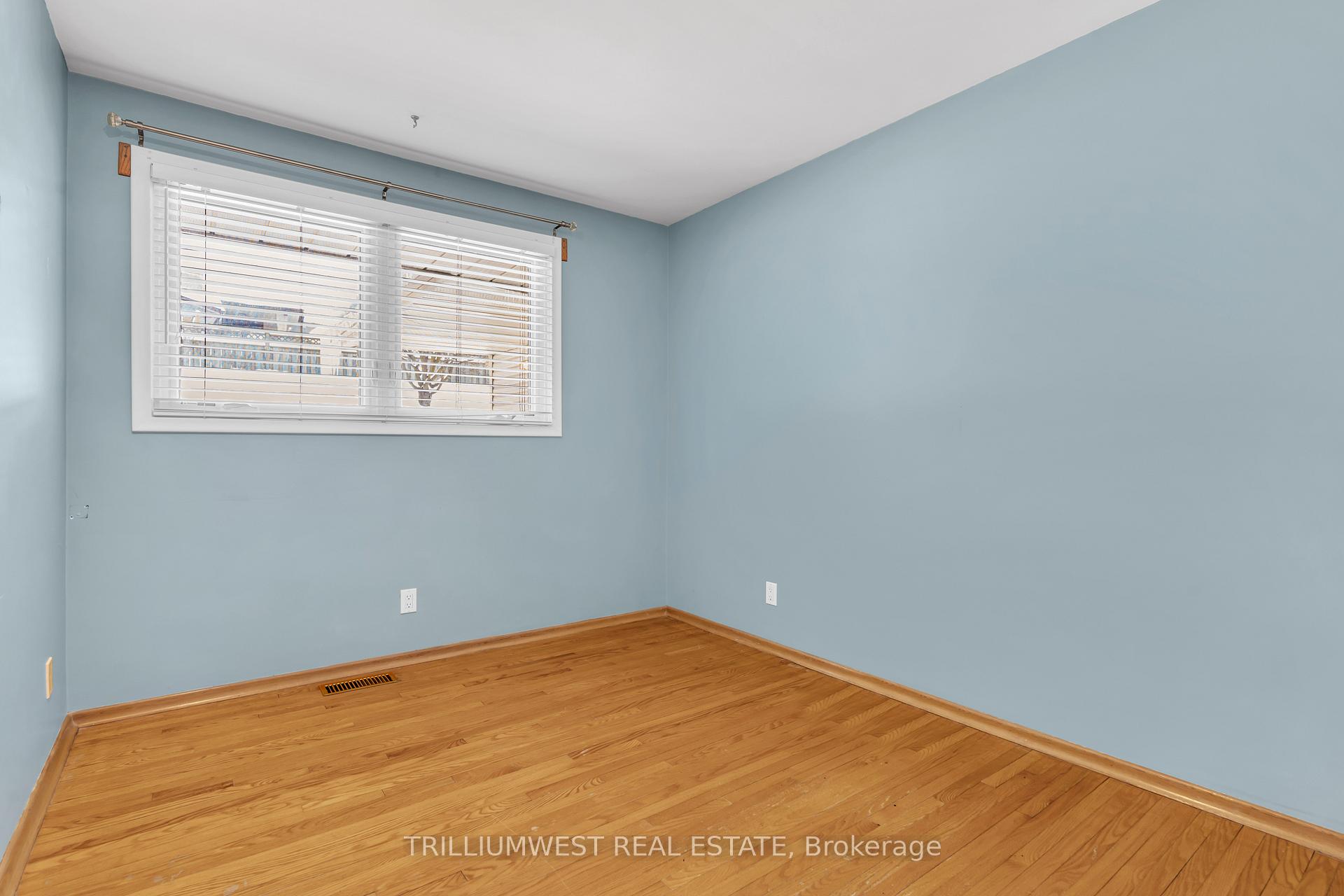 Photo 23 of 45 Larkspur Crescent, Kitchener — HOMEH
