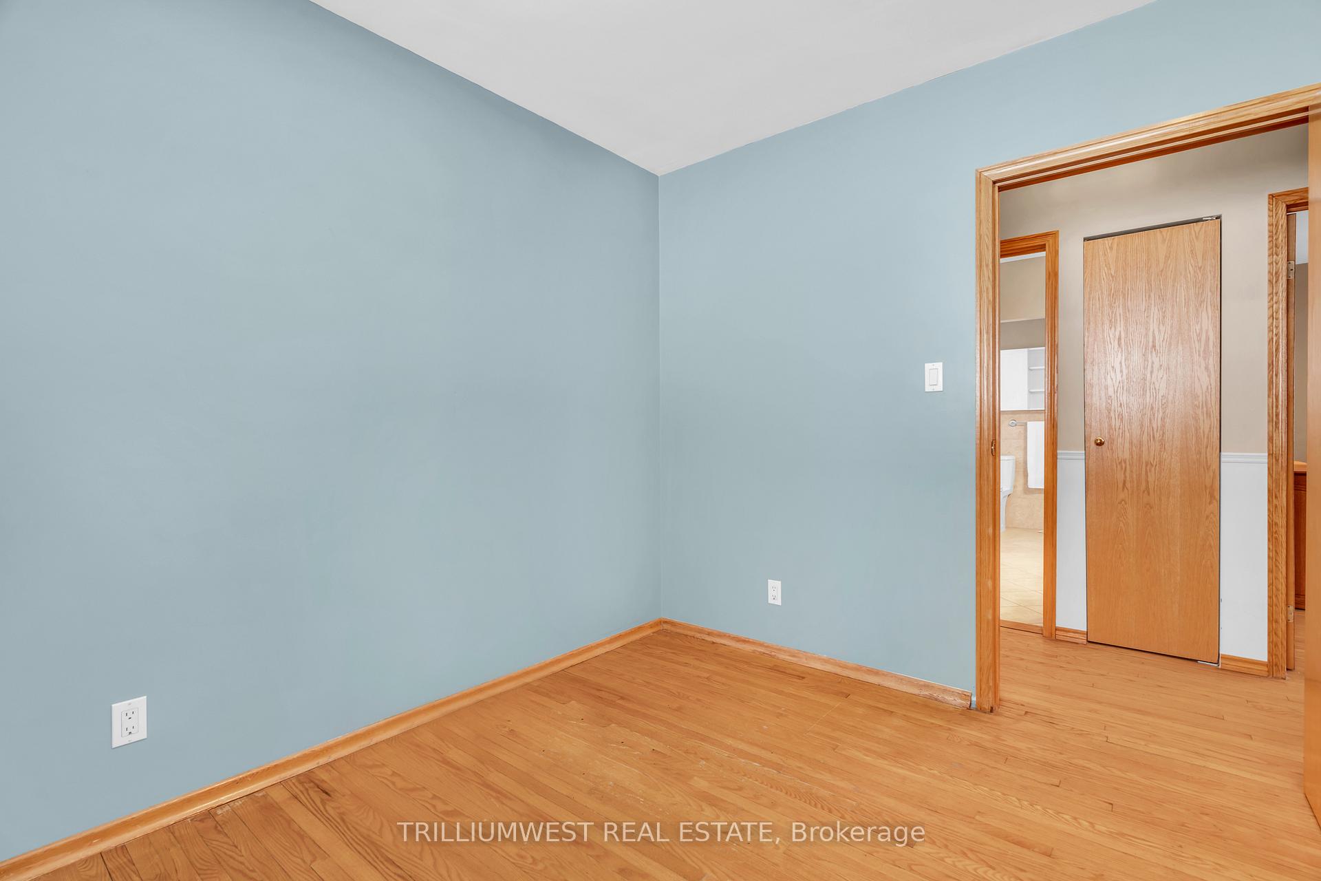 Photo 25 of 45 Larkspur Crescent, Kitchener — HOMEH