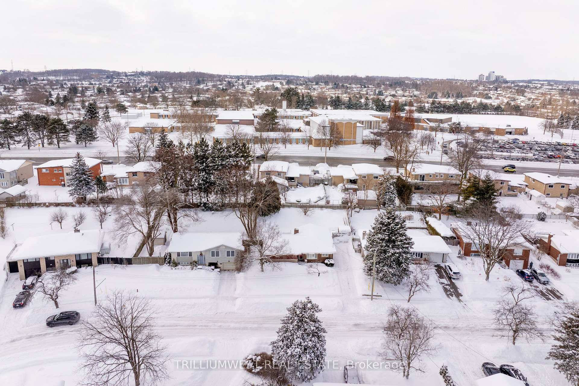 Photo 42 of 45 Larkspur Crescent, Kitchener — HOMEH