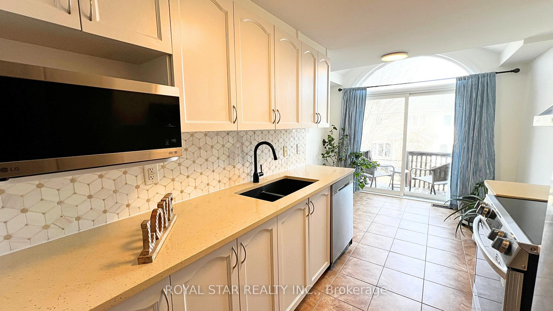 Photo 9 of 227 Hunterbrook Street, Ottawa, Kanata - Morgan's Grant/South March — HOMEH
