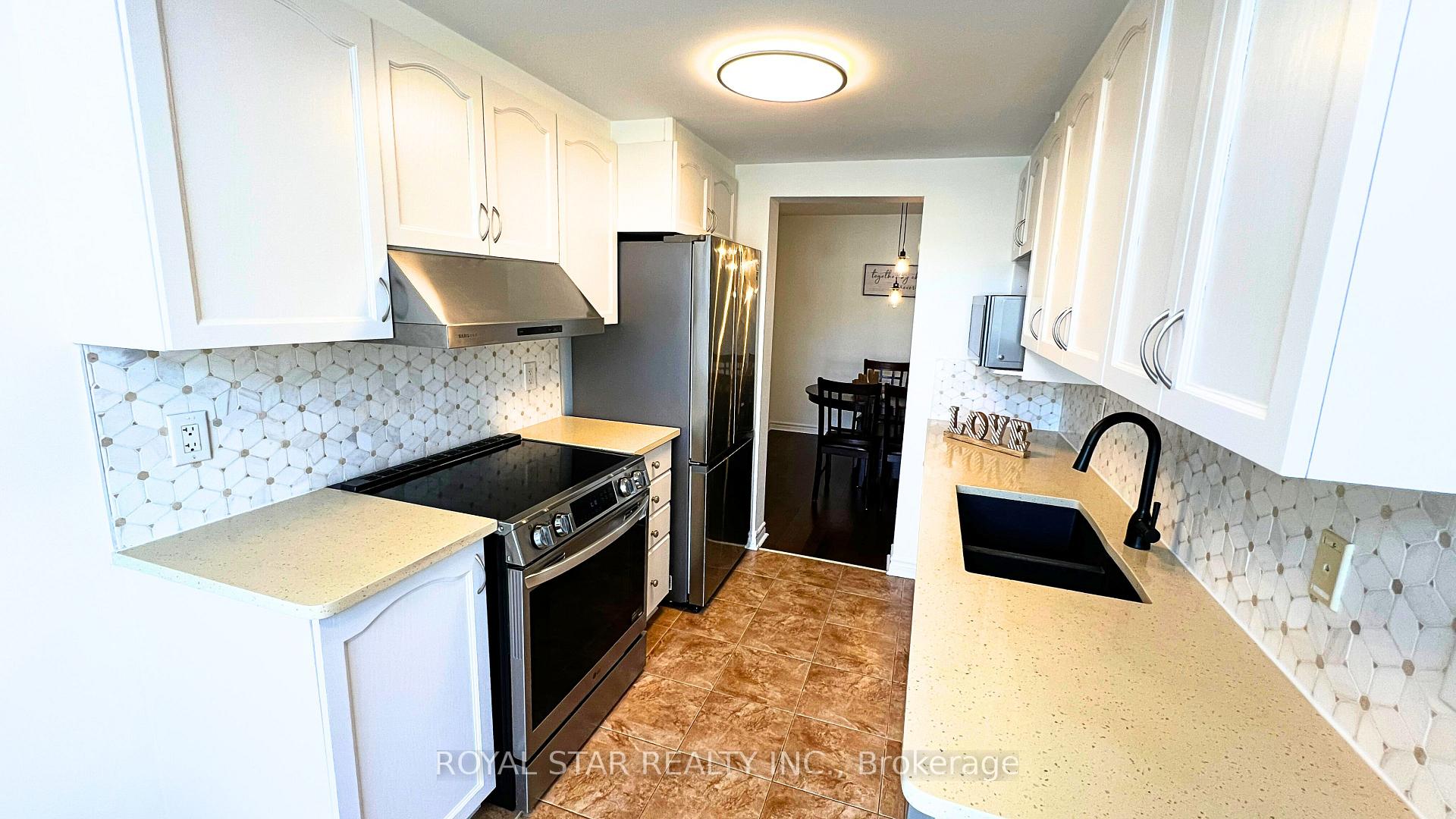 Photo 10 of 227 Hunterbrook Street, Ottawa, Kanata - Morgan's Grant/South March — HOMEH