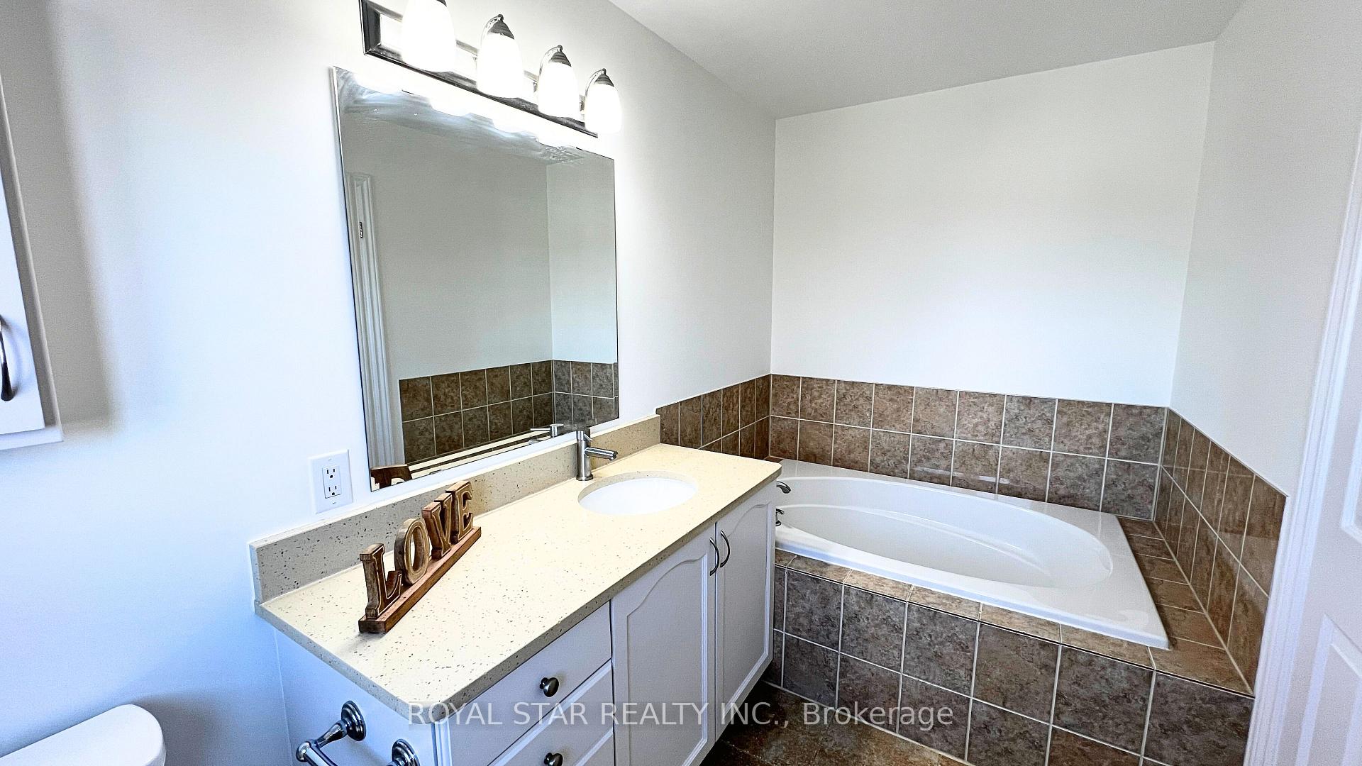 Photo 19 of 227 Hunterbrook Street, Ottawa, Kanata - Morgan's Grant/South March — HOMEH