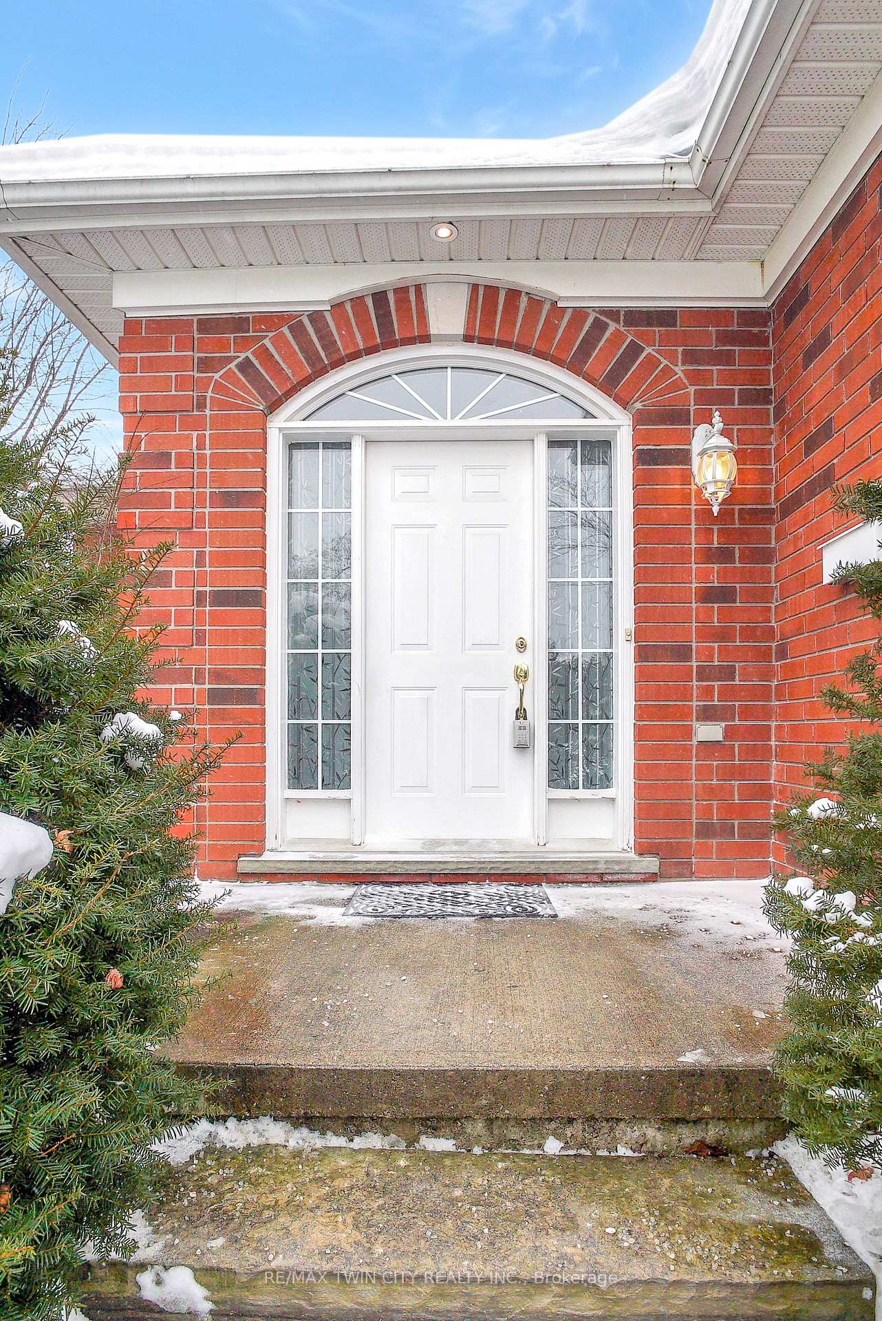 Photo 2 of 269 Deer Ridge Drive, Kitchener — HOMEH