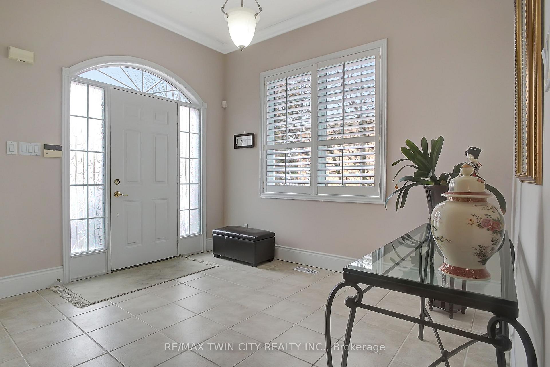 Photo 3 of 269 Deer Ridge Drive, Kitchener — HOMEH