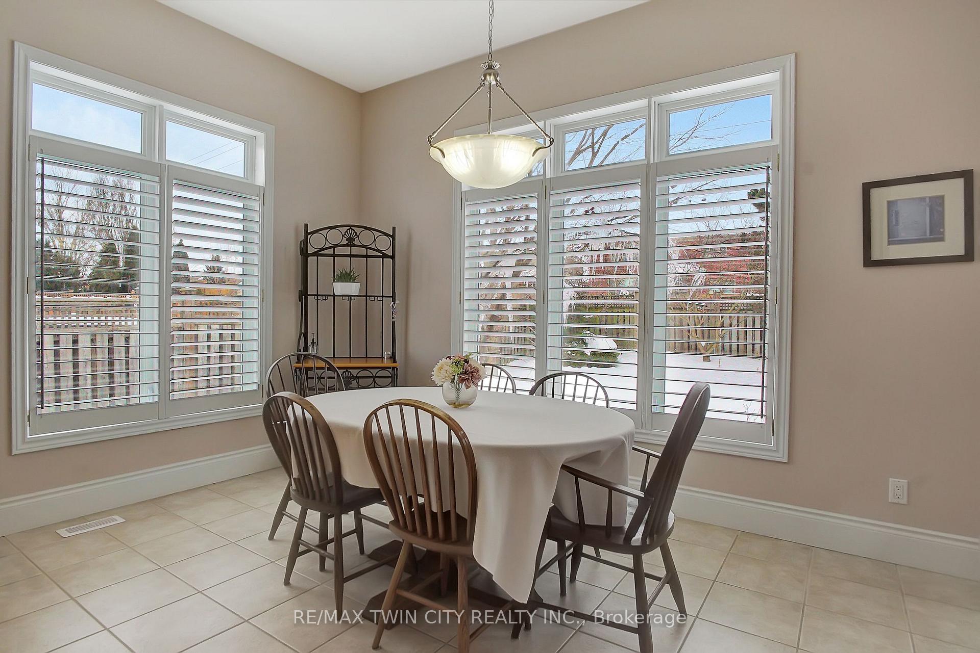 Photo 10 of 269 Deer Ridge Drive, Kitchener — HOMEH
