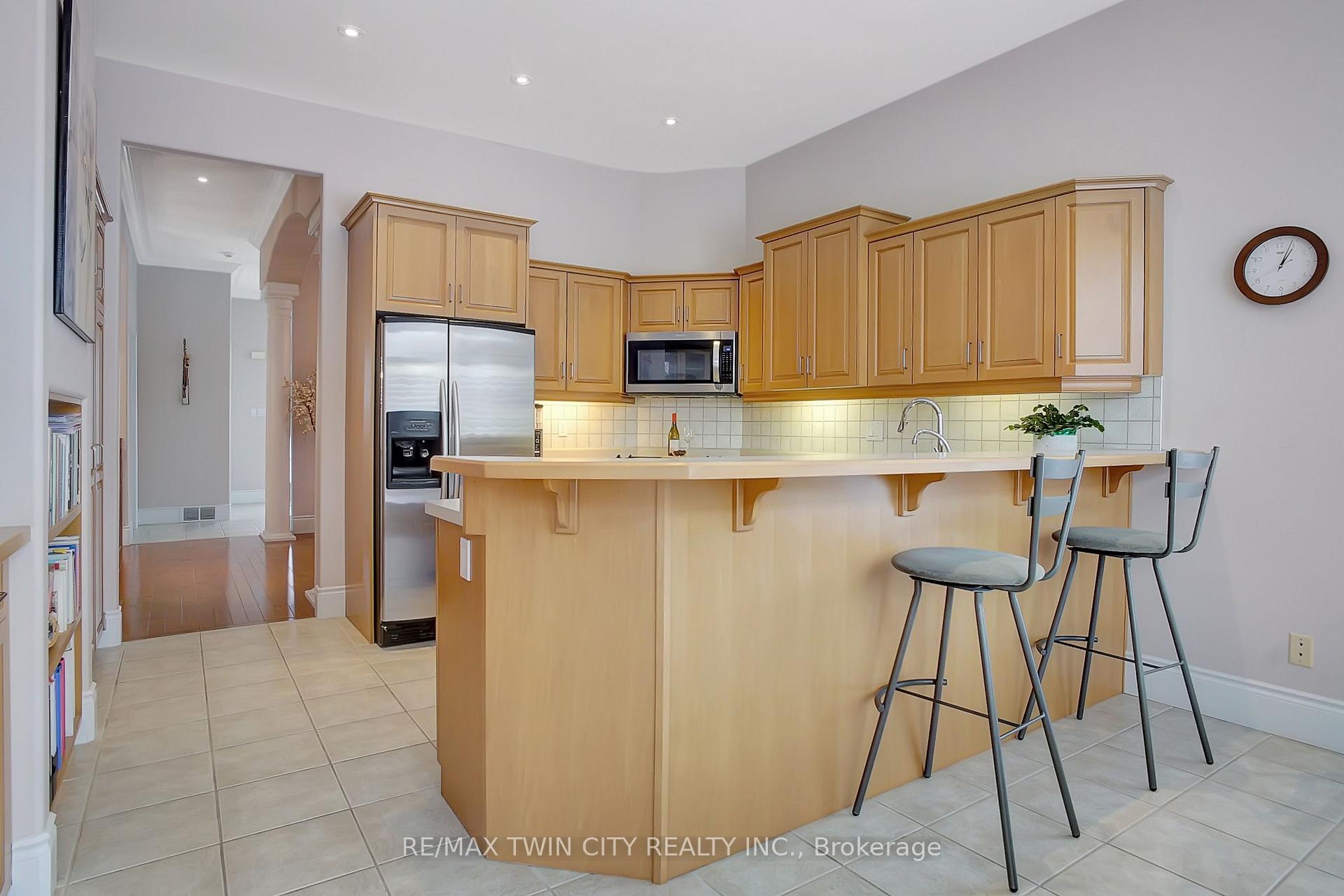 Photo 11 of 269 Deer Ridge Drive, Kitchener — HOMEH