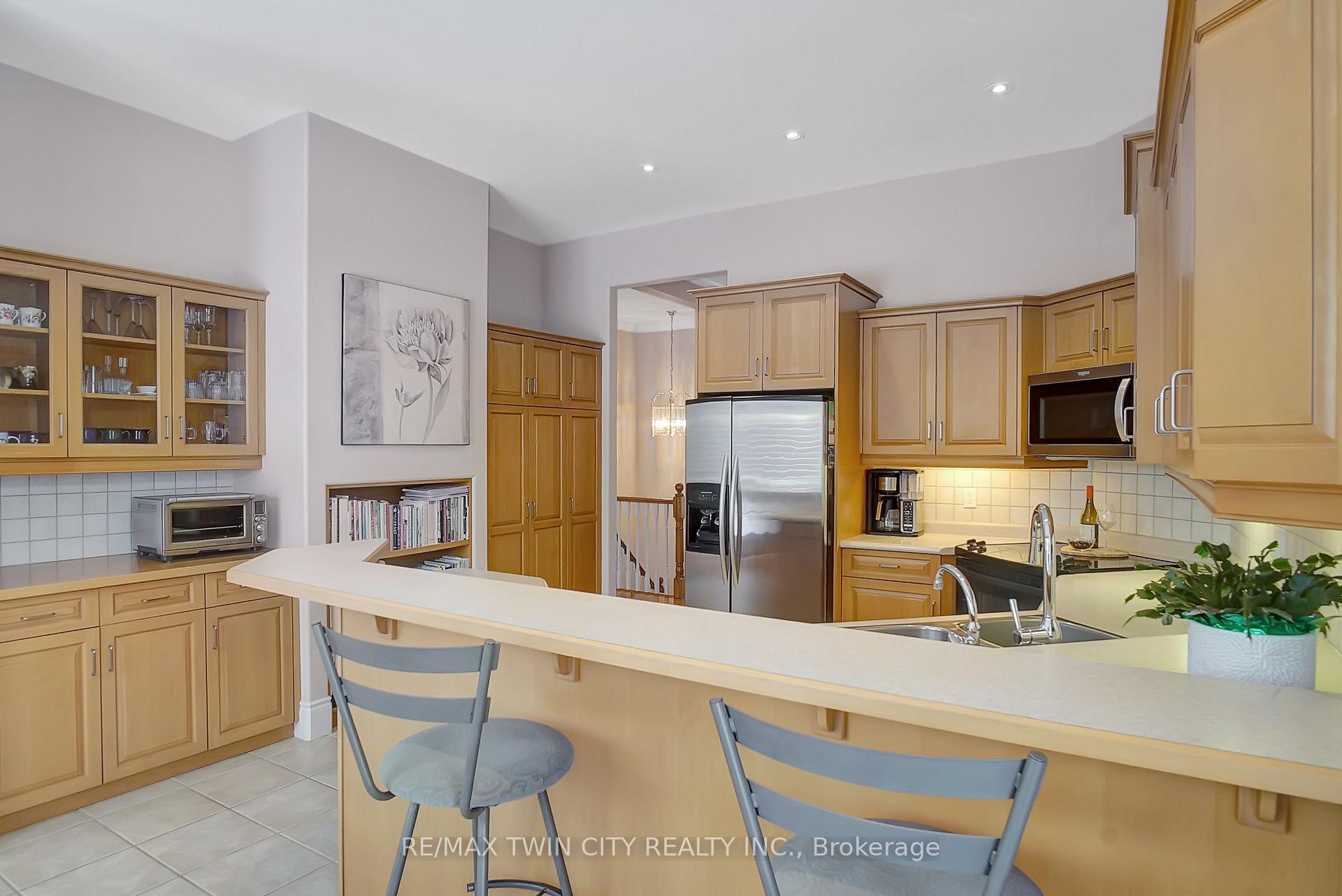 Photo 12 of 269 Deer Ridge Drive, Kitchener — HOMEH