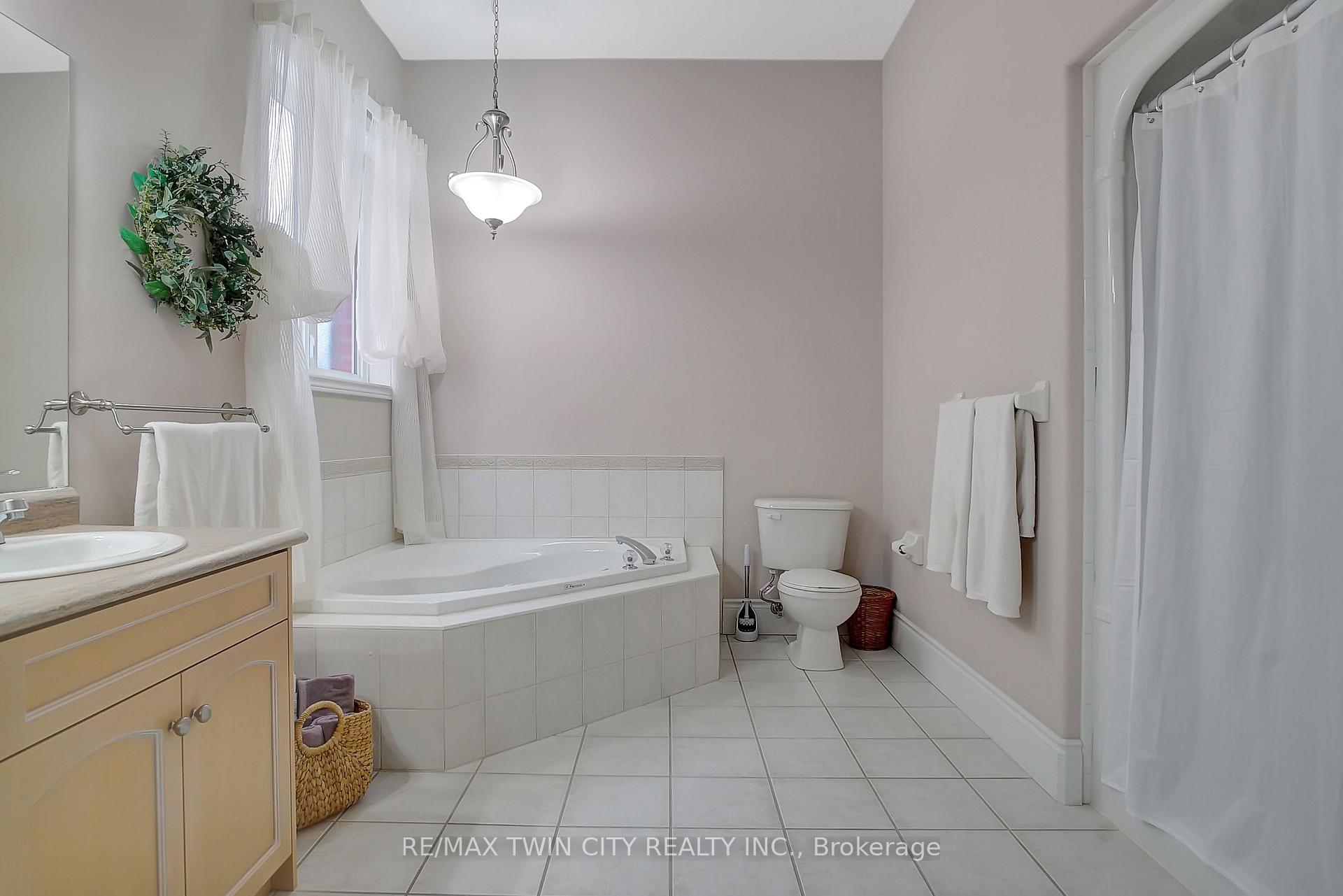 Photo 18 of 269 Deer Ridge Drive, Kitchener — HOMEH