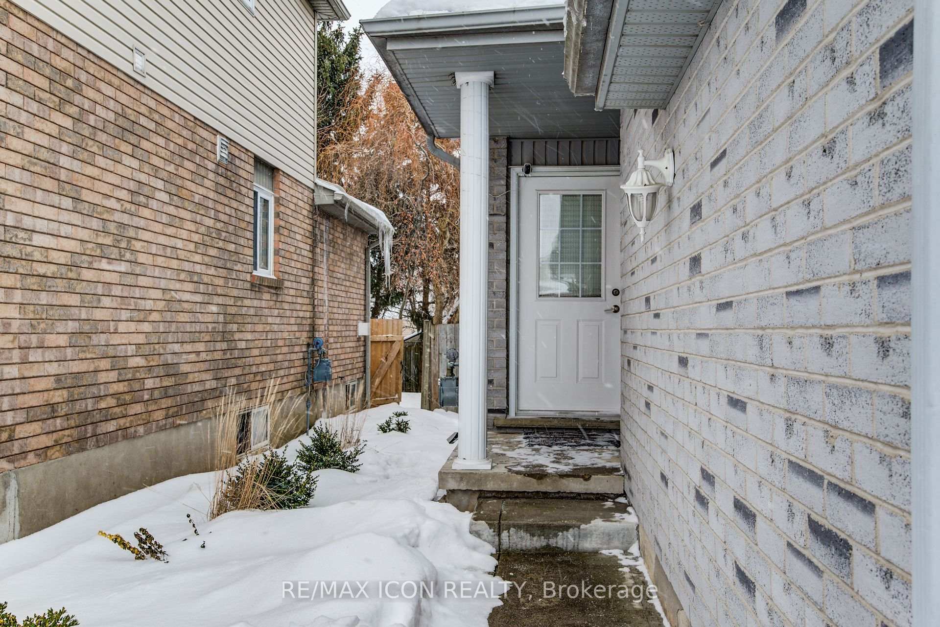 Photo 2 of 61 Bush Clover Crescent, Kitchener — HOMEH