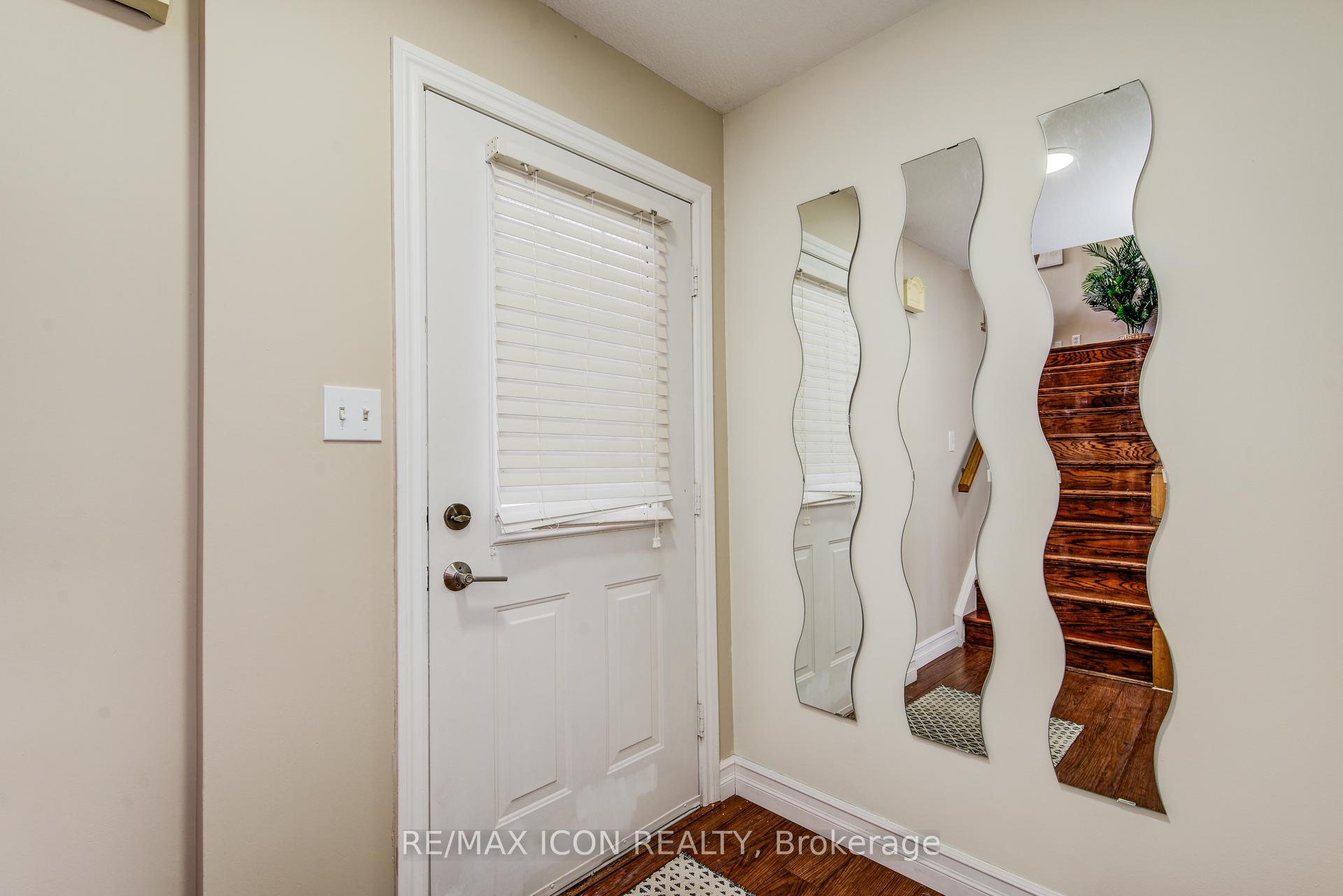 Photo 4 of 61 Bush Clover Crescent, Kitchener — HOMEH