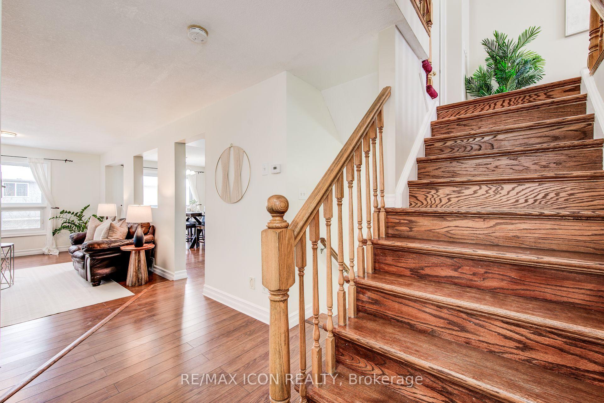 Photo 5 of 61 Bush Clover Crescent, Kitchener — HOMEH