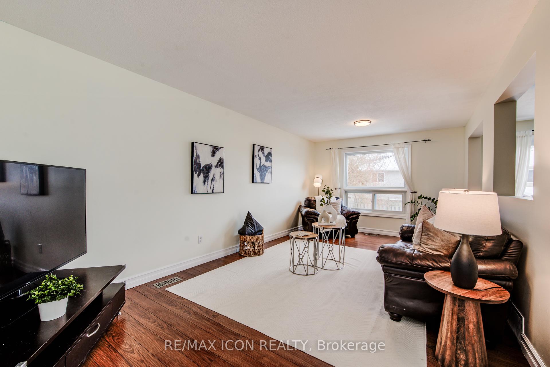 Photo 6 of 61 Bush Clover Crescent, Kitchener — HOMEH