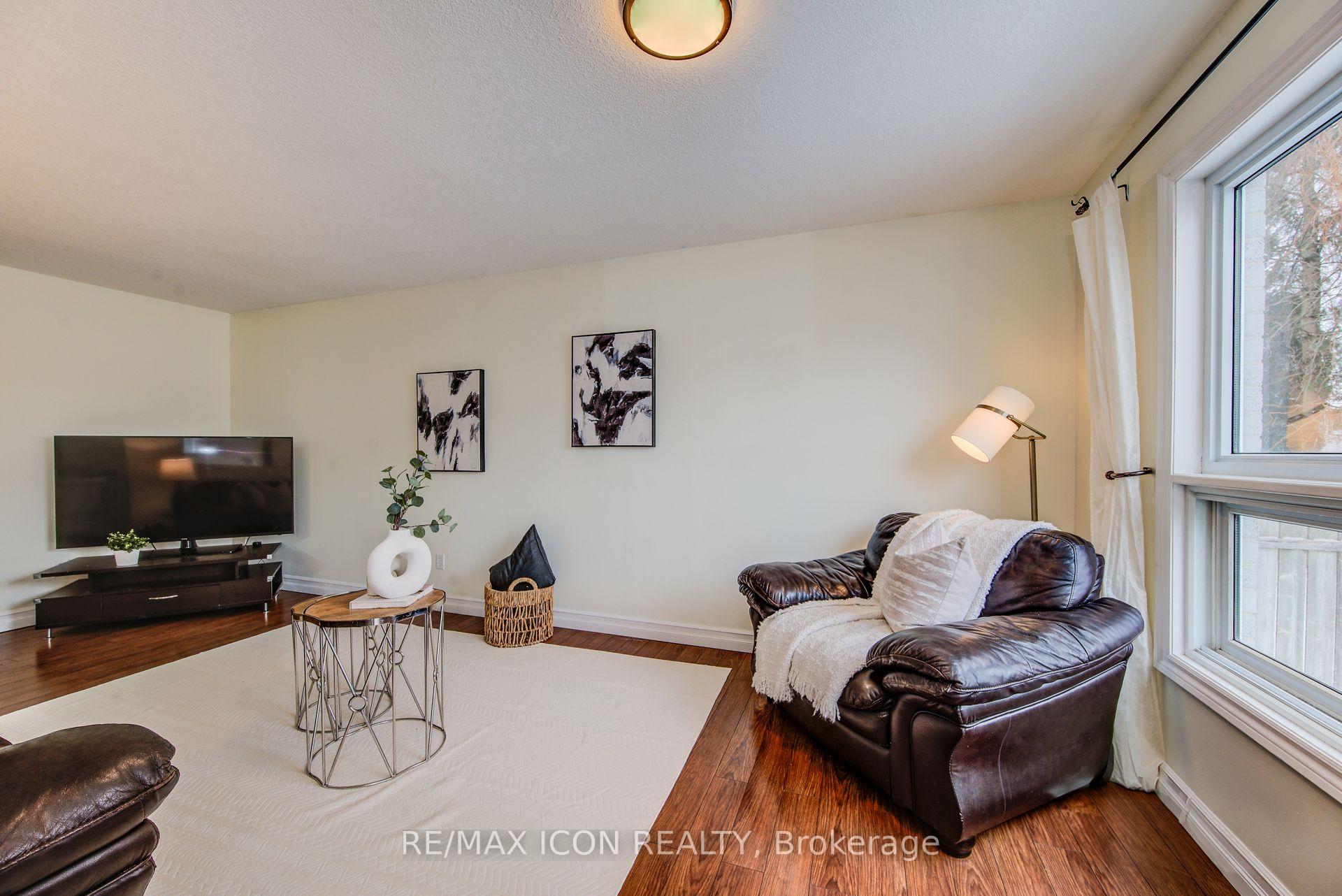 Photo 9 of 61 Bush Clover Crescent, Kitchener — HOMEH