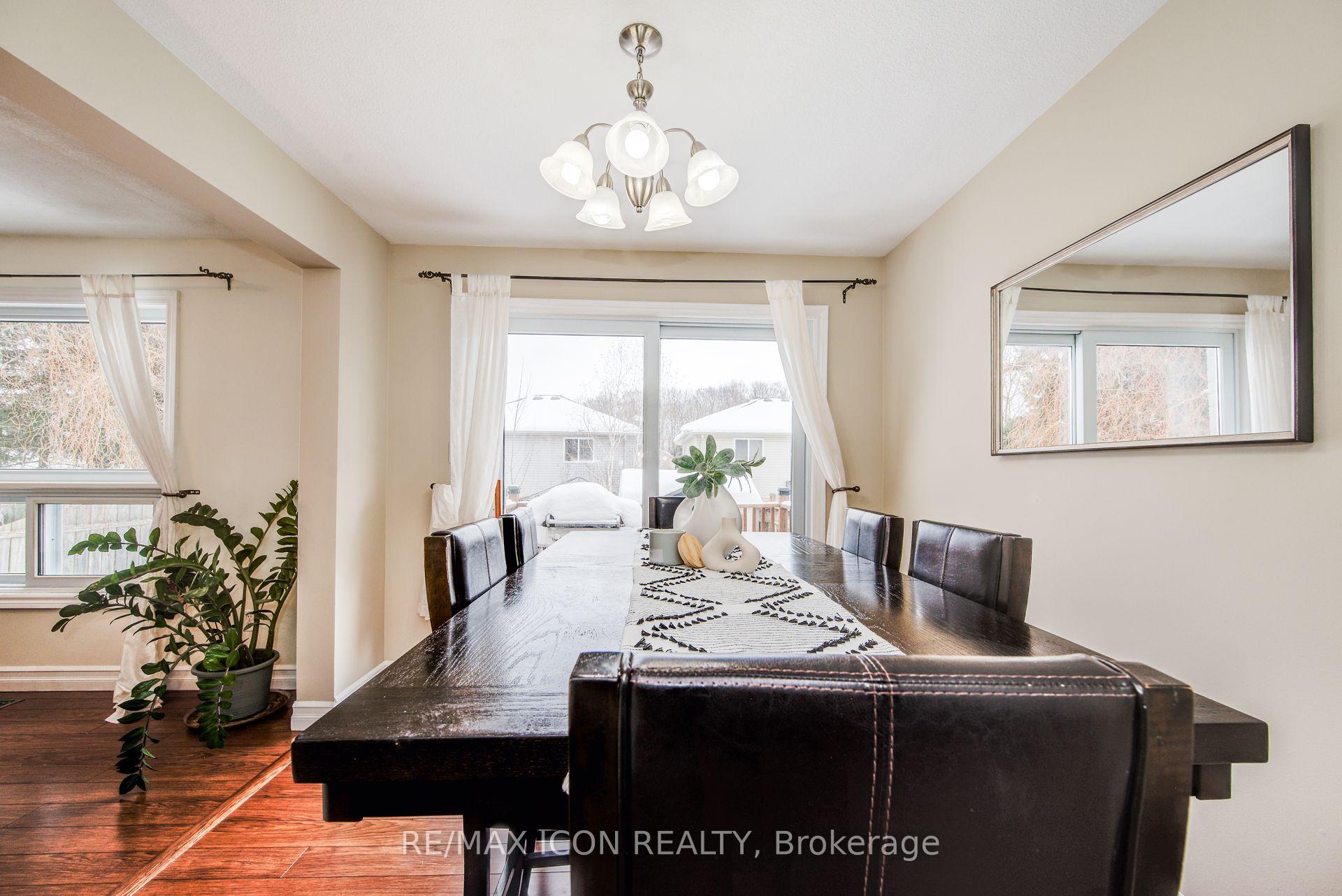 Photo 10 of 61 Bush Clover Crescent, Kitchener — HOMEH