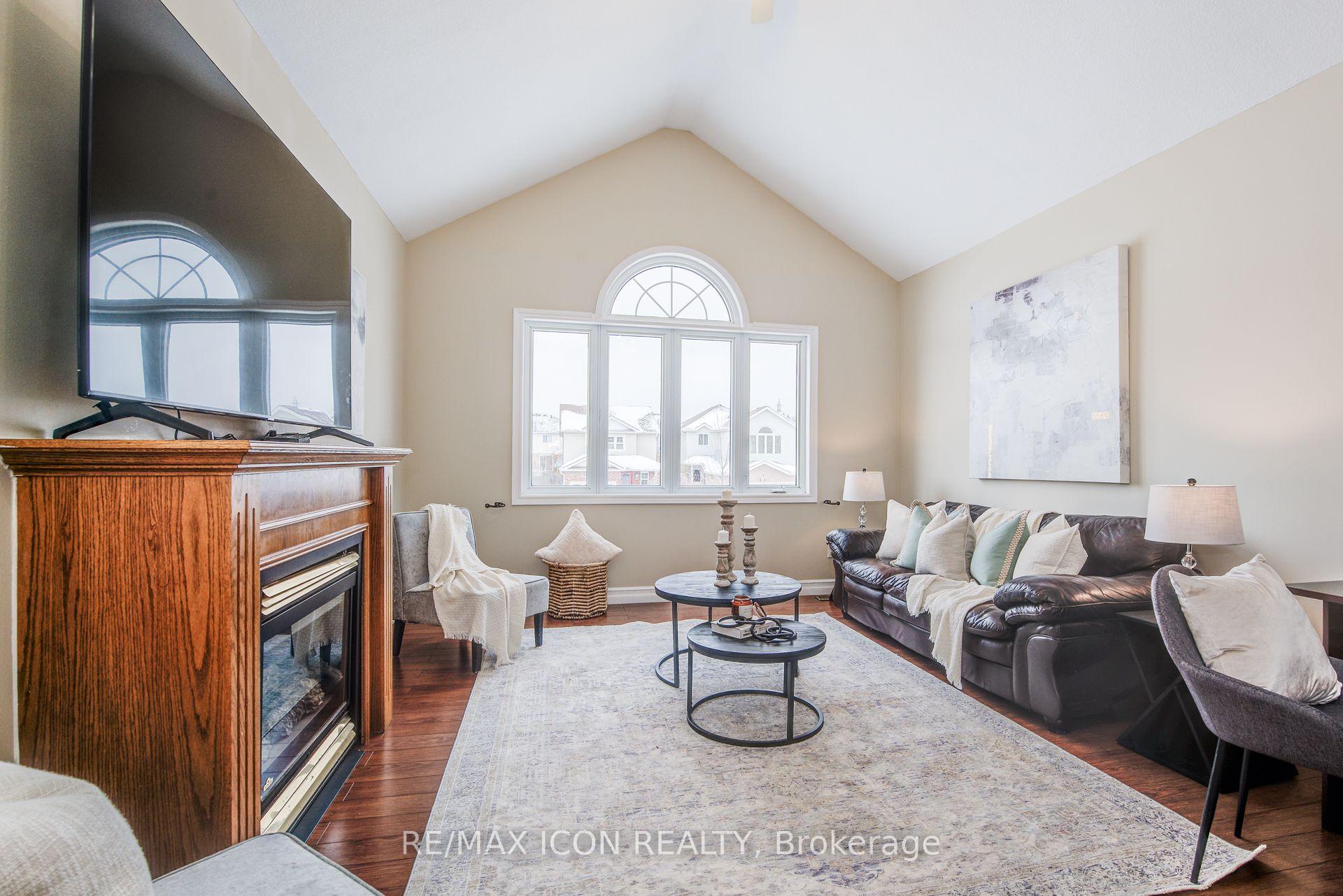 Photo 17 of 61 Bush Clover Crescent, Kitchener — HOMEH