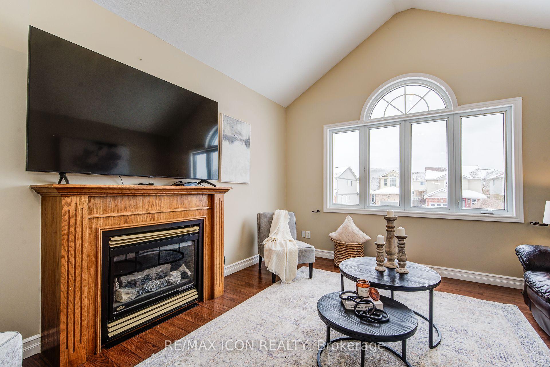 Photo 18 of 61 Bush Clover Crescent, Kitchener — HOMEH