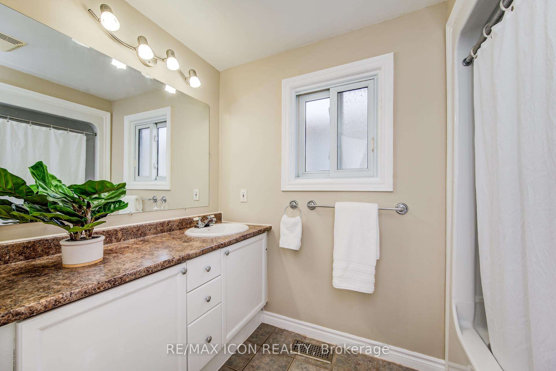 Photo 21 of 61 Bush Clover Crescent, Kitchener — HOMEH