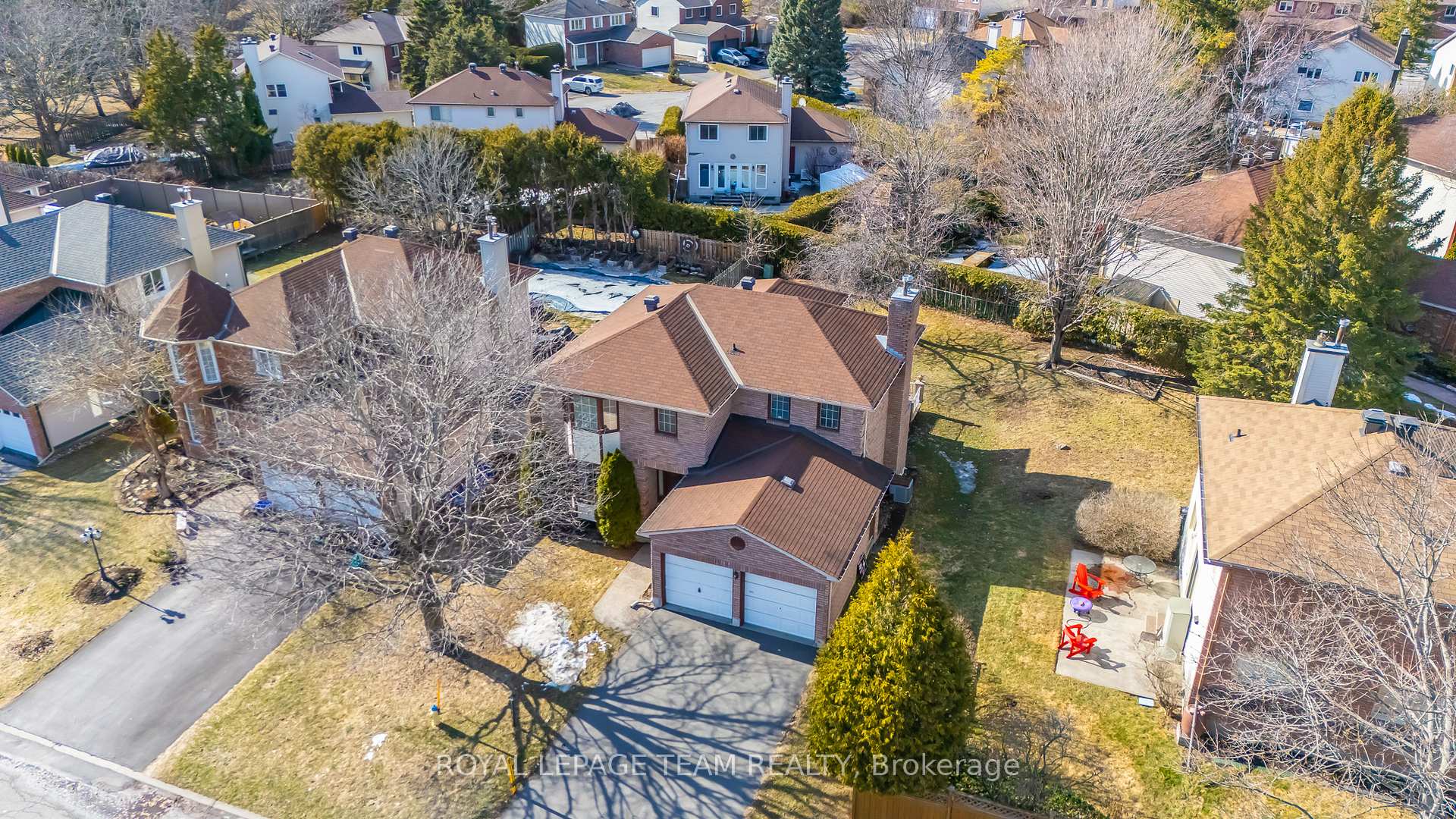 Photo 4 of 20 Huntsman Crescent, Ottawa, Kanata - Bridlewood — HOMEH