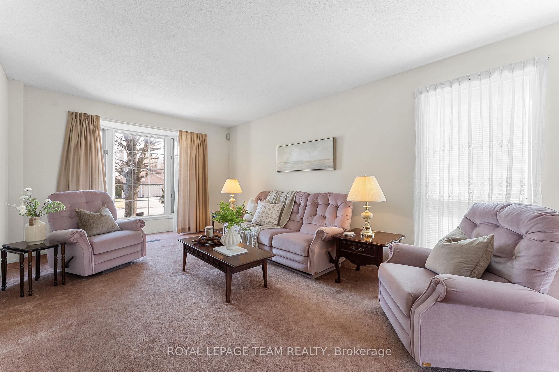 Photo 6 of 20 Huntsman Crescent, Ottawa, Kanata - Bridlewood — HOMEH