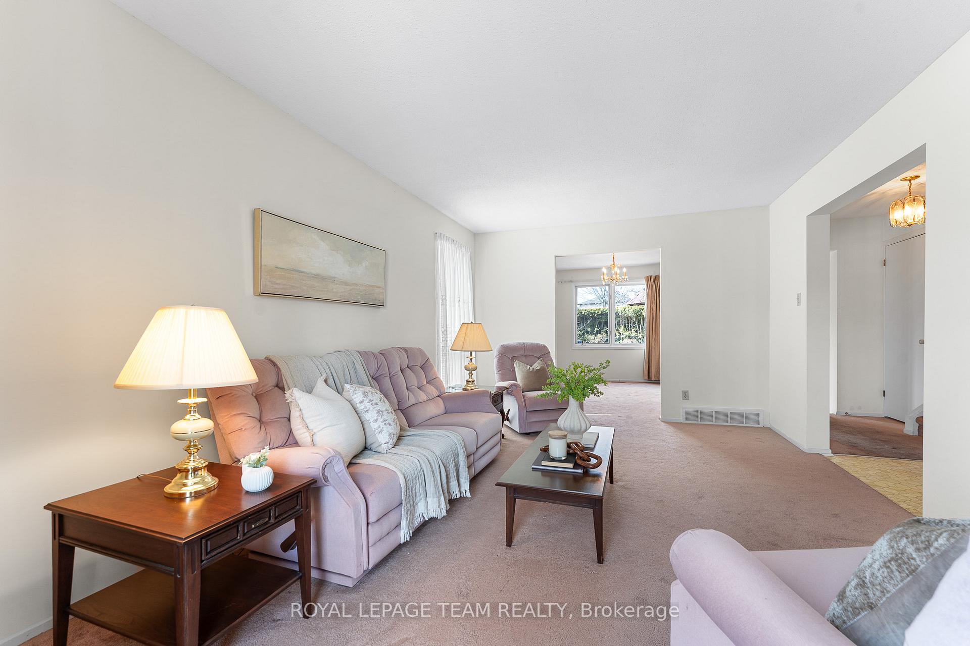 Photo 7 of 20 Huntsman Crescent, Ottawa, Kanata - Bridlewood — HOMEH