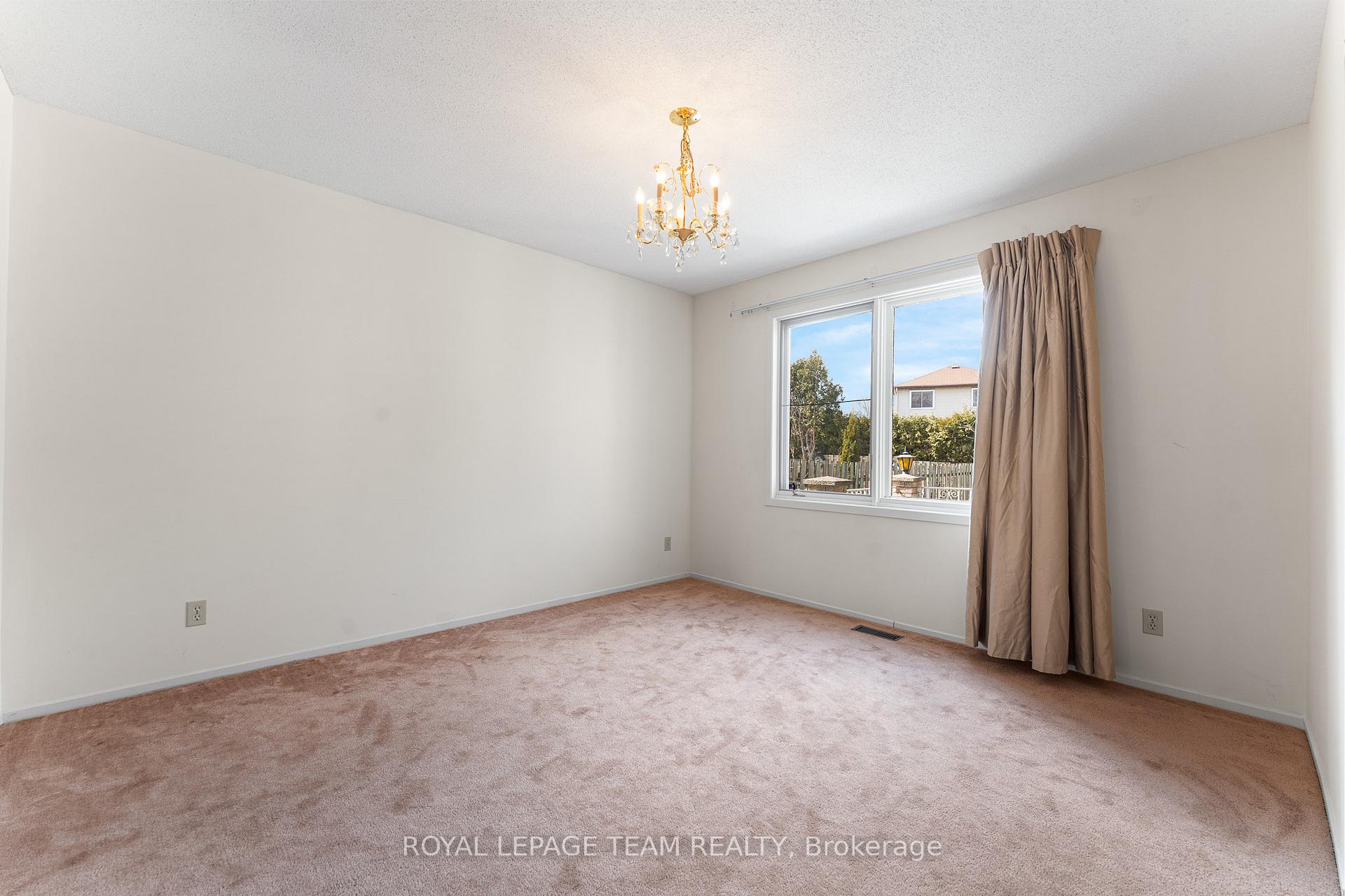 Photo 9 of 20 Huntsman Crescent, Ottawa, Kanata - Bridlewood — HOMEH