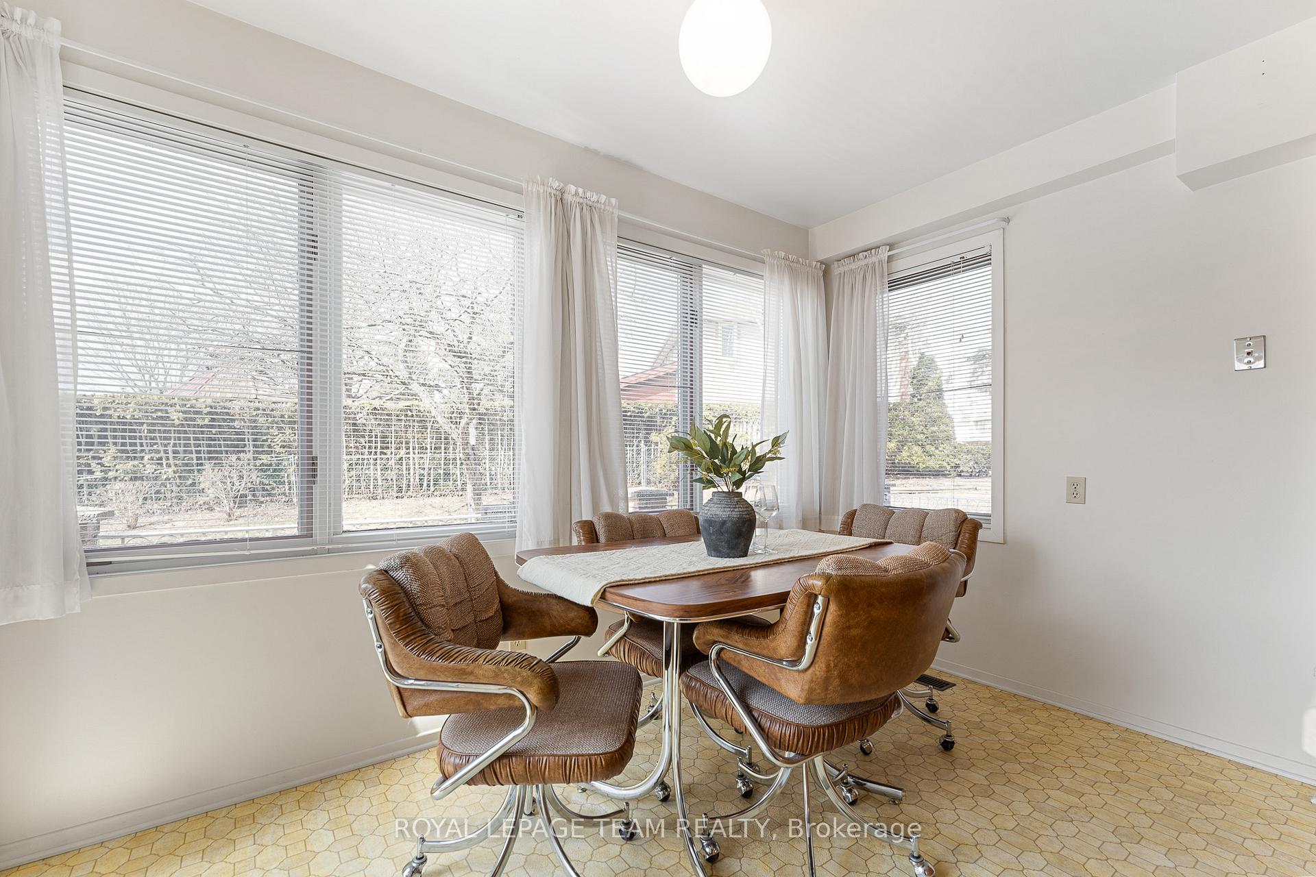 Photo 12 of 20 Huntsman Crescent, Ottawa, Kanata - Bridlewood — HOMEH