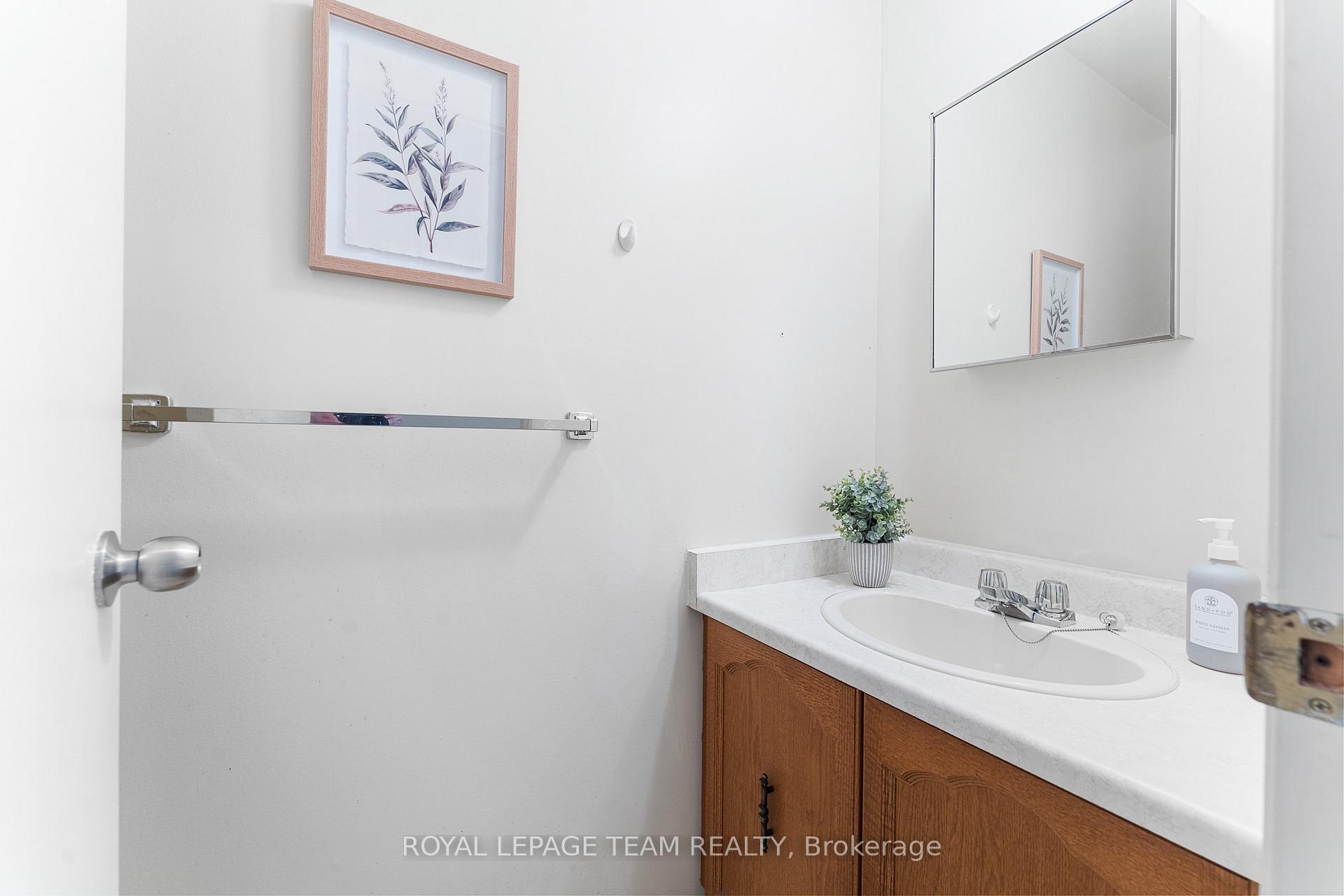 Photo 17 of 20 Huntsman Crescent, Ottawa, Kanata - Bridlewood — HOMEH