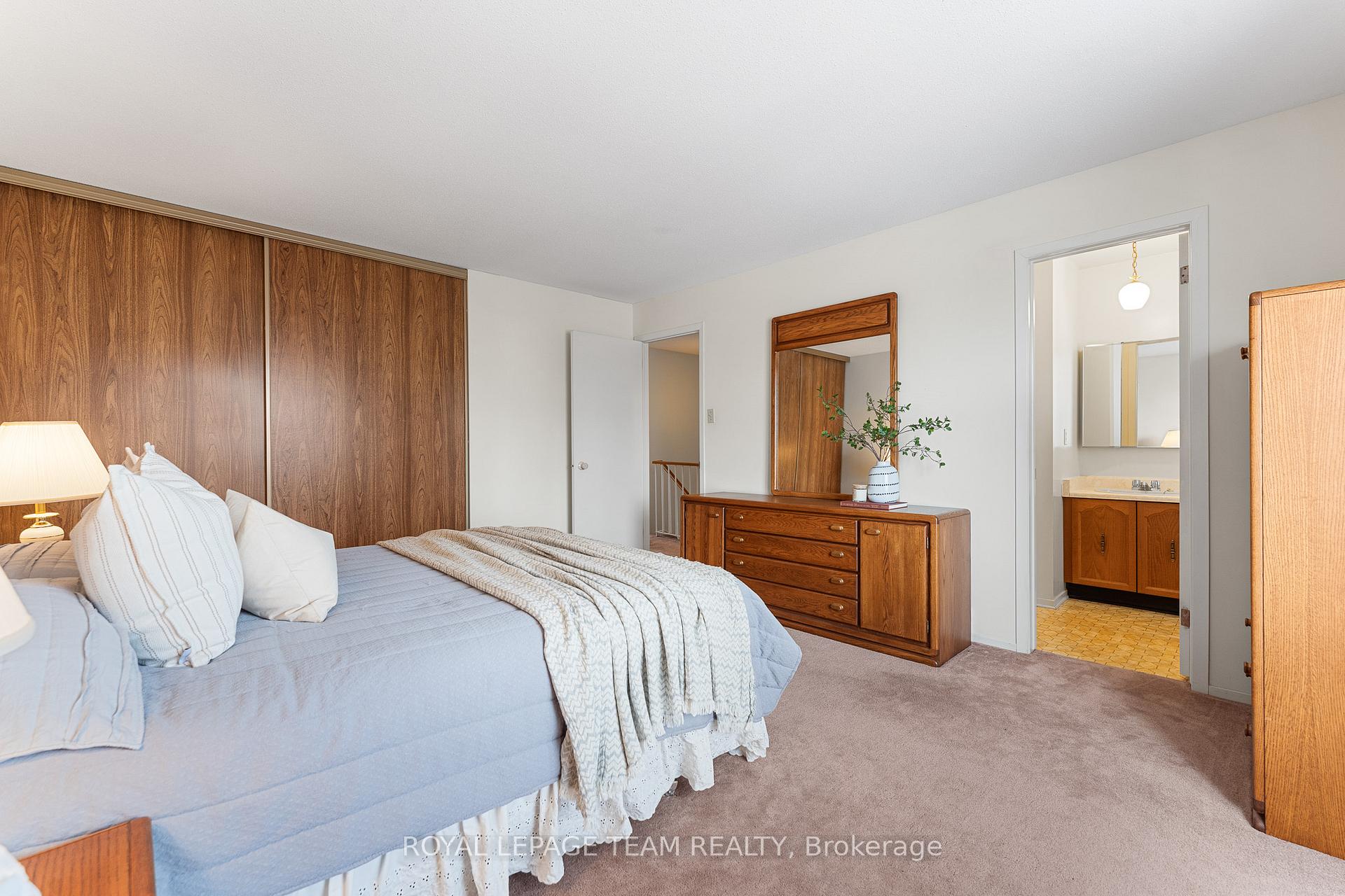 Photo 21 of 20 Huntsman Crescent, Ottawa, Kanata - Bridlewood — HOMEH