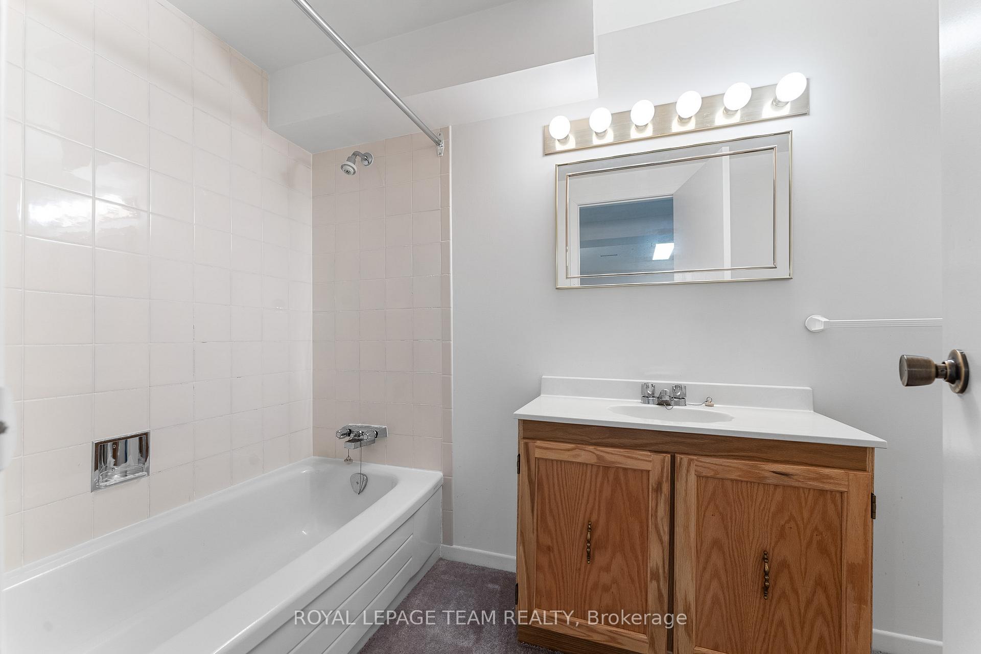 Photo 36 of 20 Huntsman Crescent, Ottawa, Kanata - Bridlewood — HOMEH