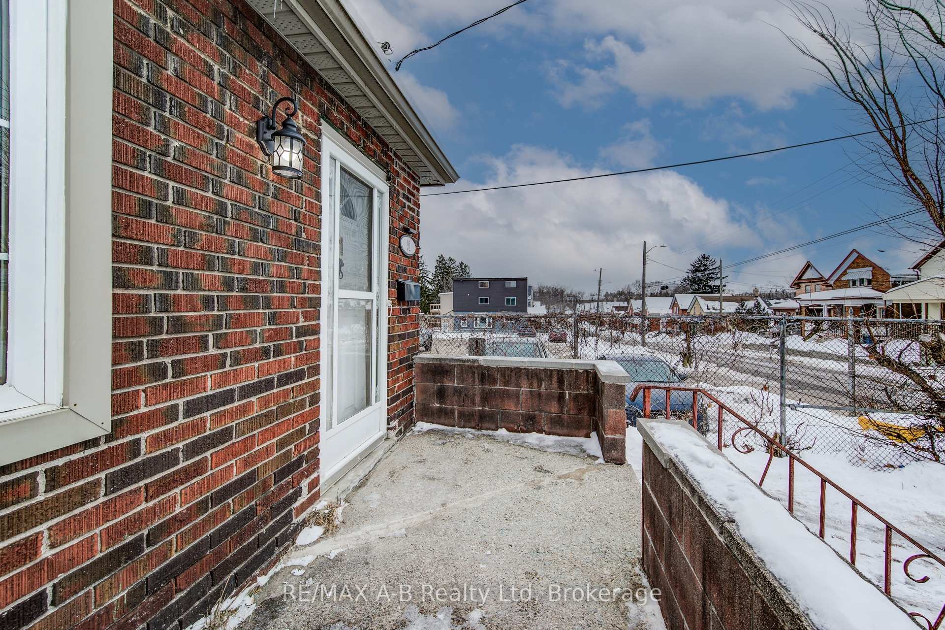 Photo 4 of 91 Peter Street, Kitchener — HOMEH