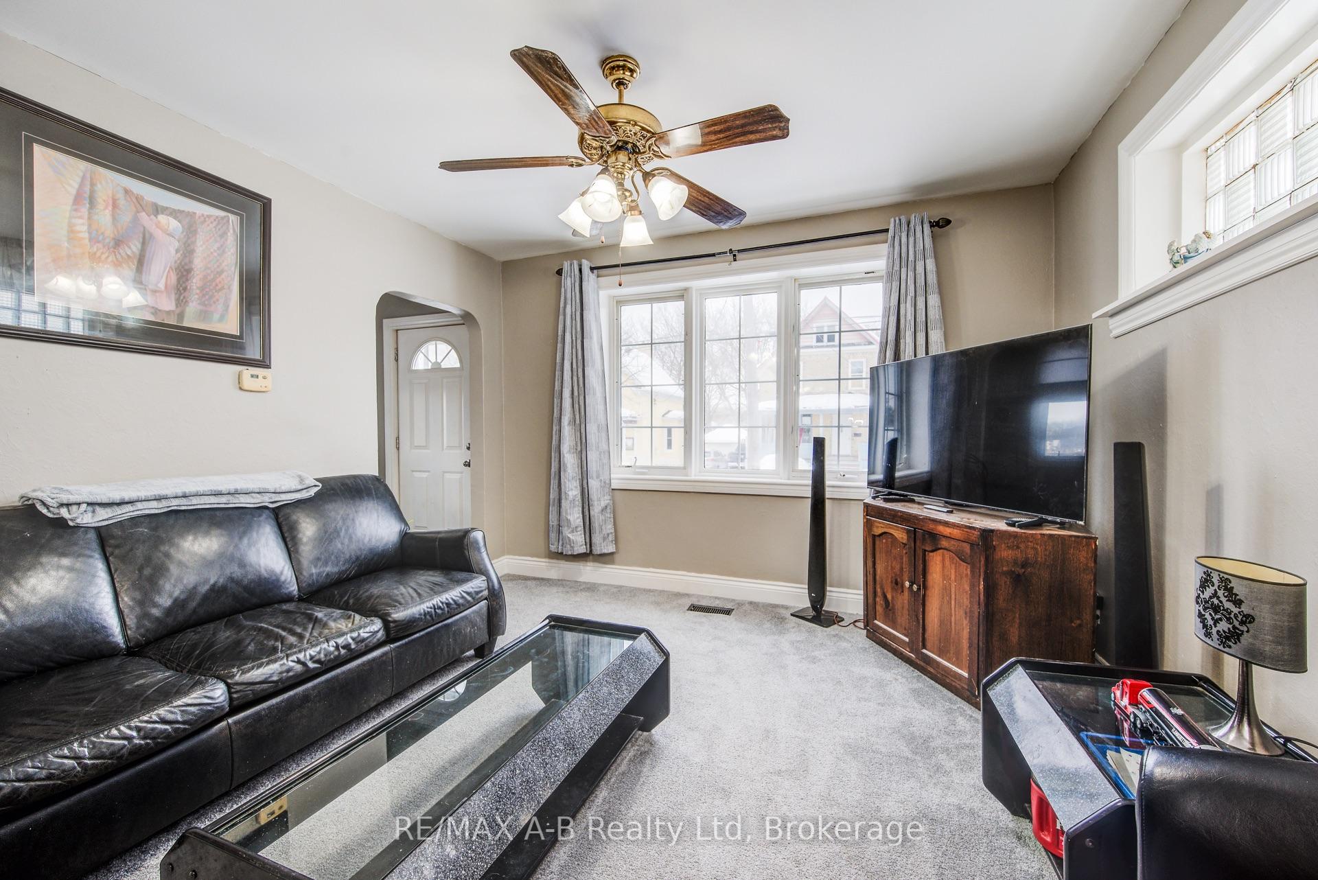 Photo 5 of 91 Peter Street, Kitchener — HOMEH