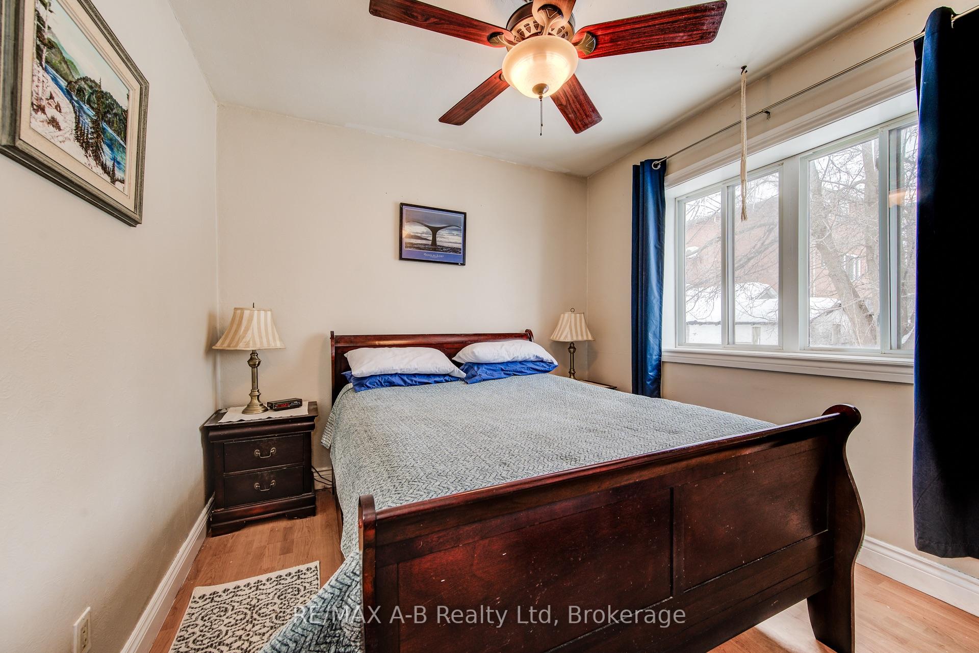 Photo 11 of 91 Peter Street, Kitchener — HOMEH