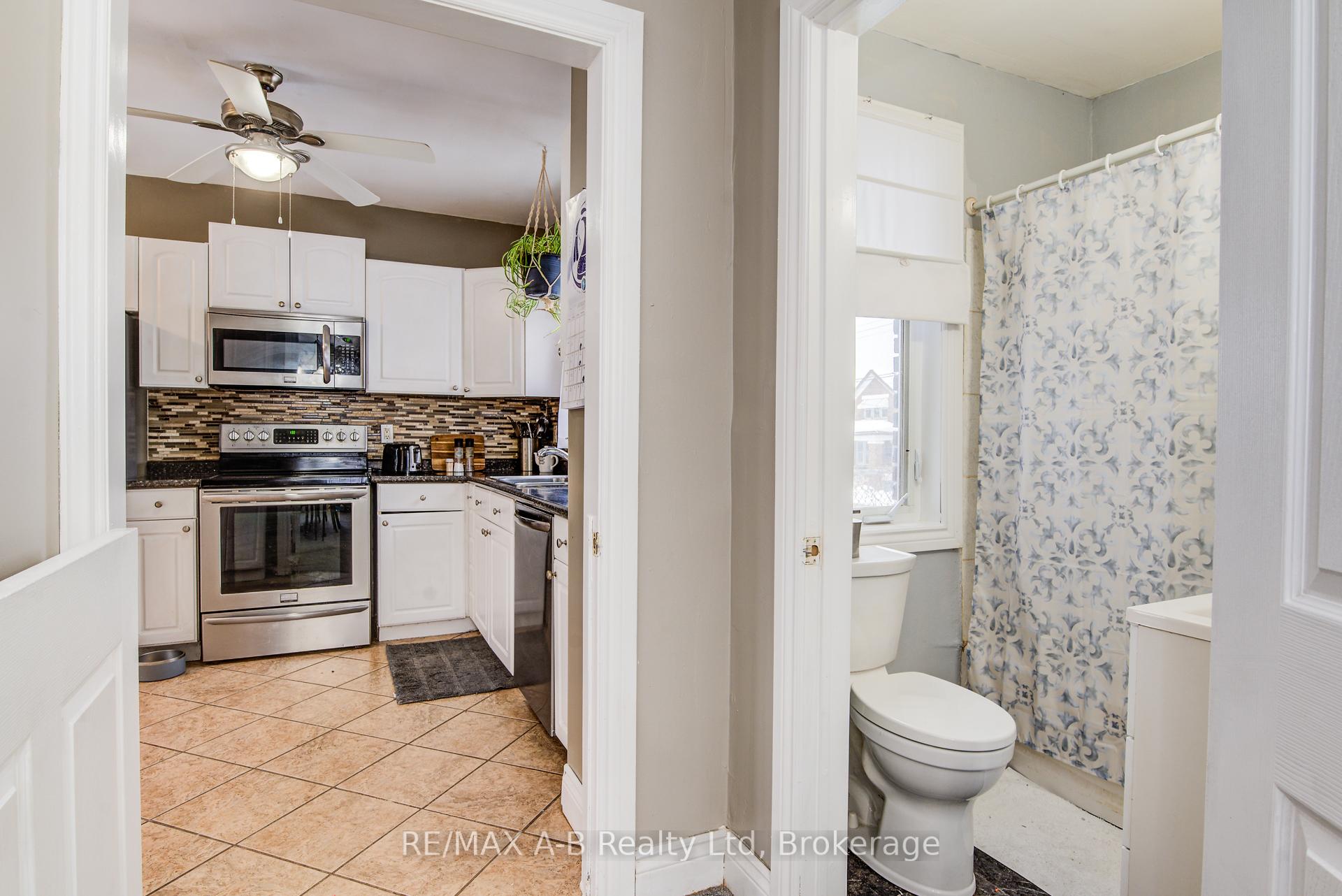 Photo 13 of 91 Peter Street, Kitchener — HOMEH