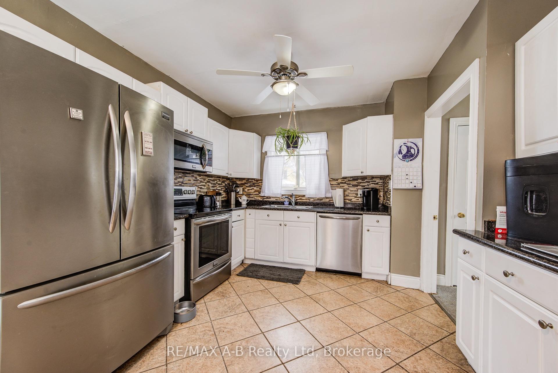 Photo 15 of 91 Peter Street, Kitchener — HOMEH