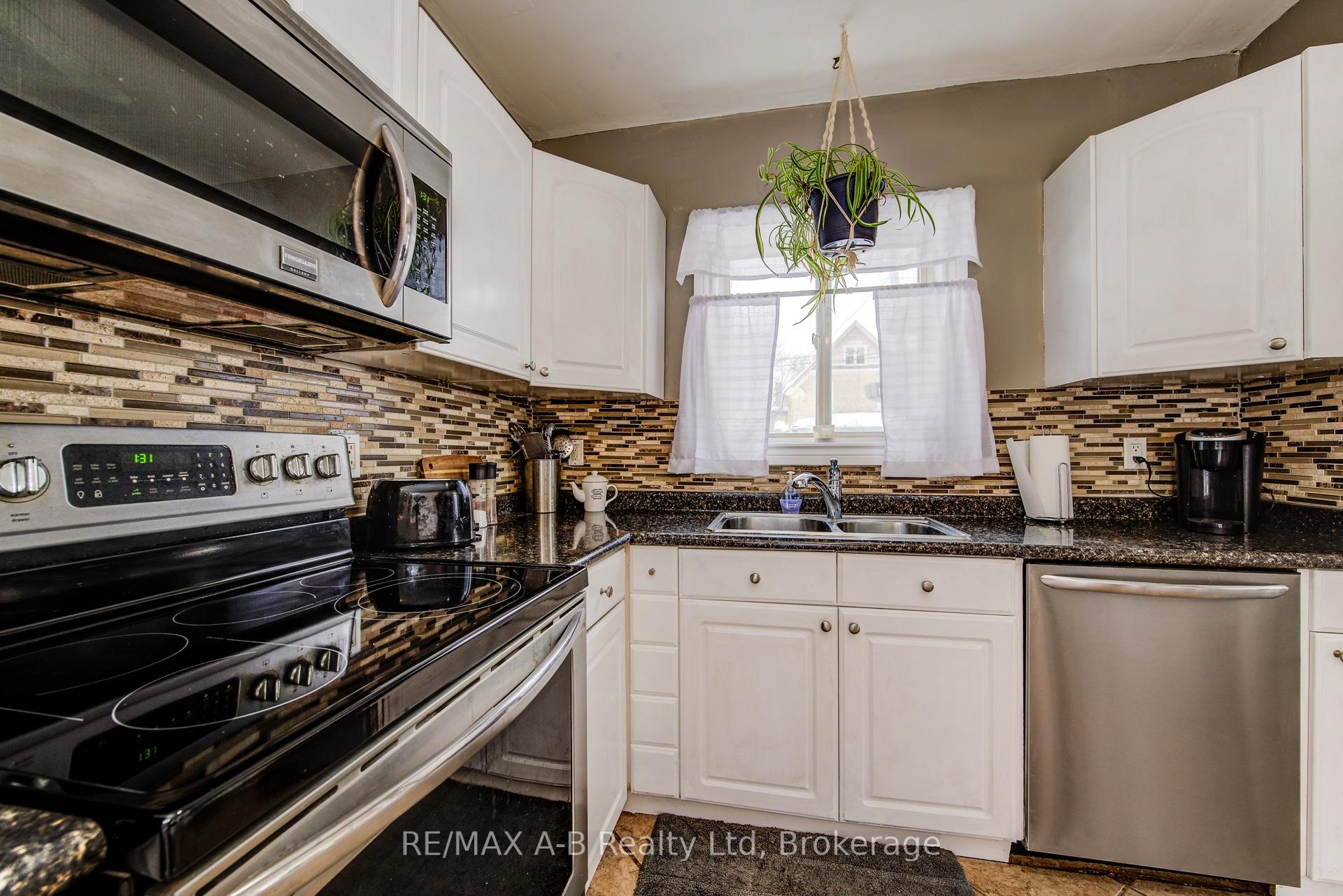 Photo 17 of 91 Peter Street, Kitchener — HOMEH