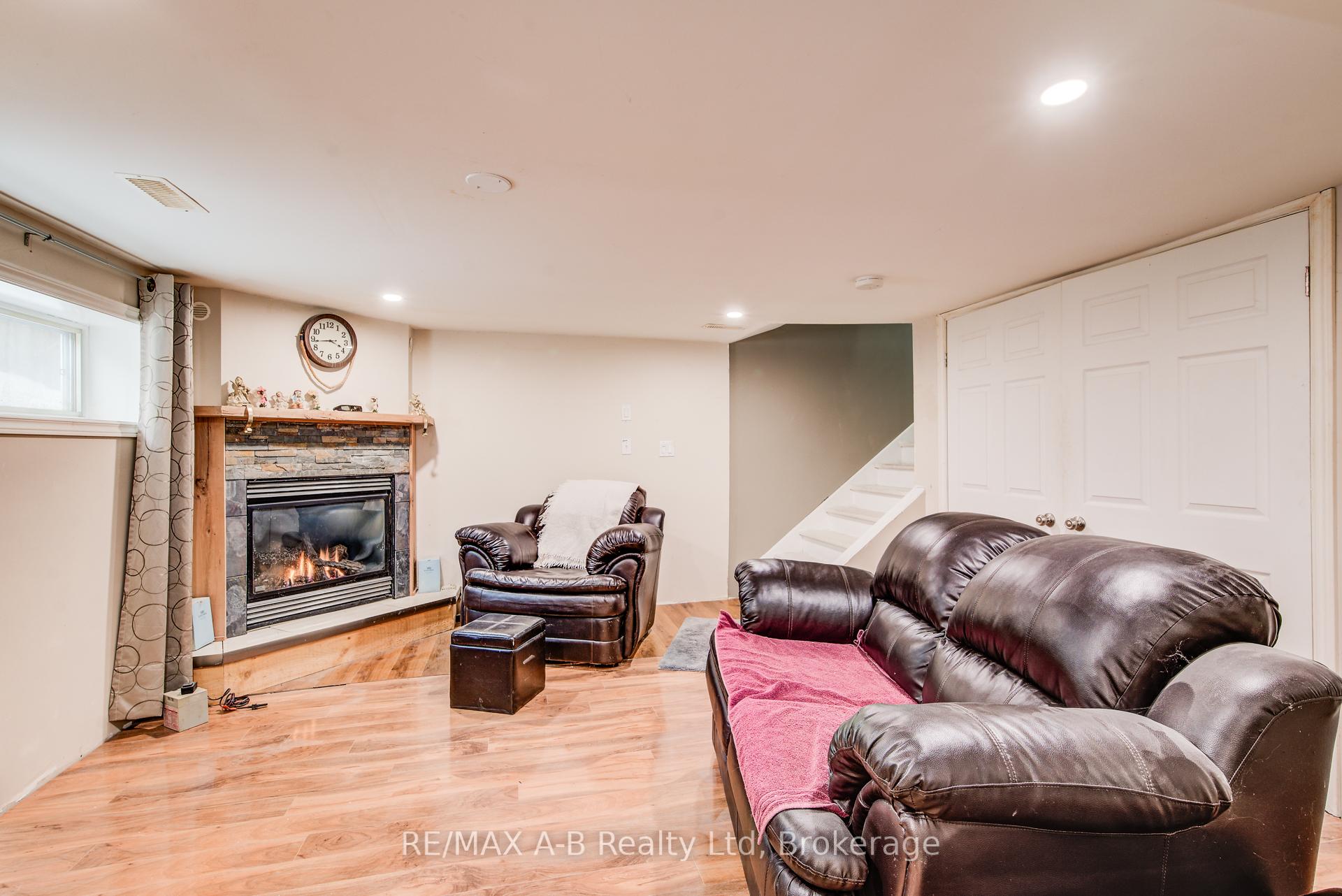 Photo 24 of 91 Peter Street, Kitchener — HOMEH