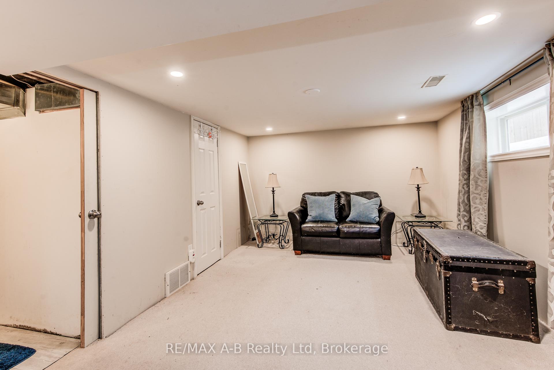 Photo 25 of 91 Peter Street, Kitchener — HOMEH